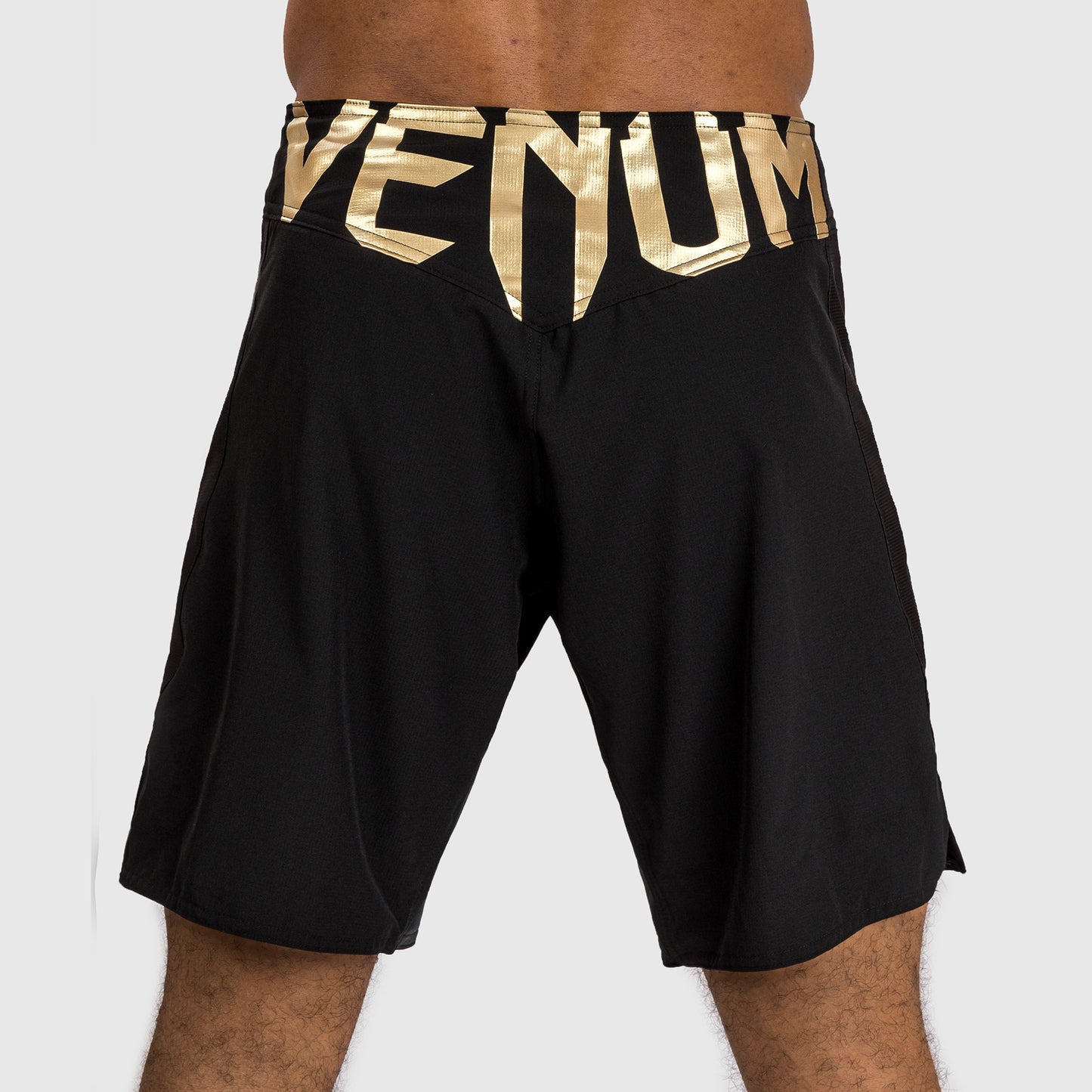 Venum Light 5.0 格斗短裤 – 黑色/金色