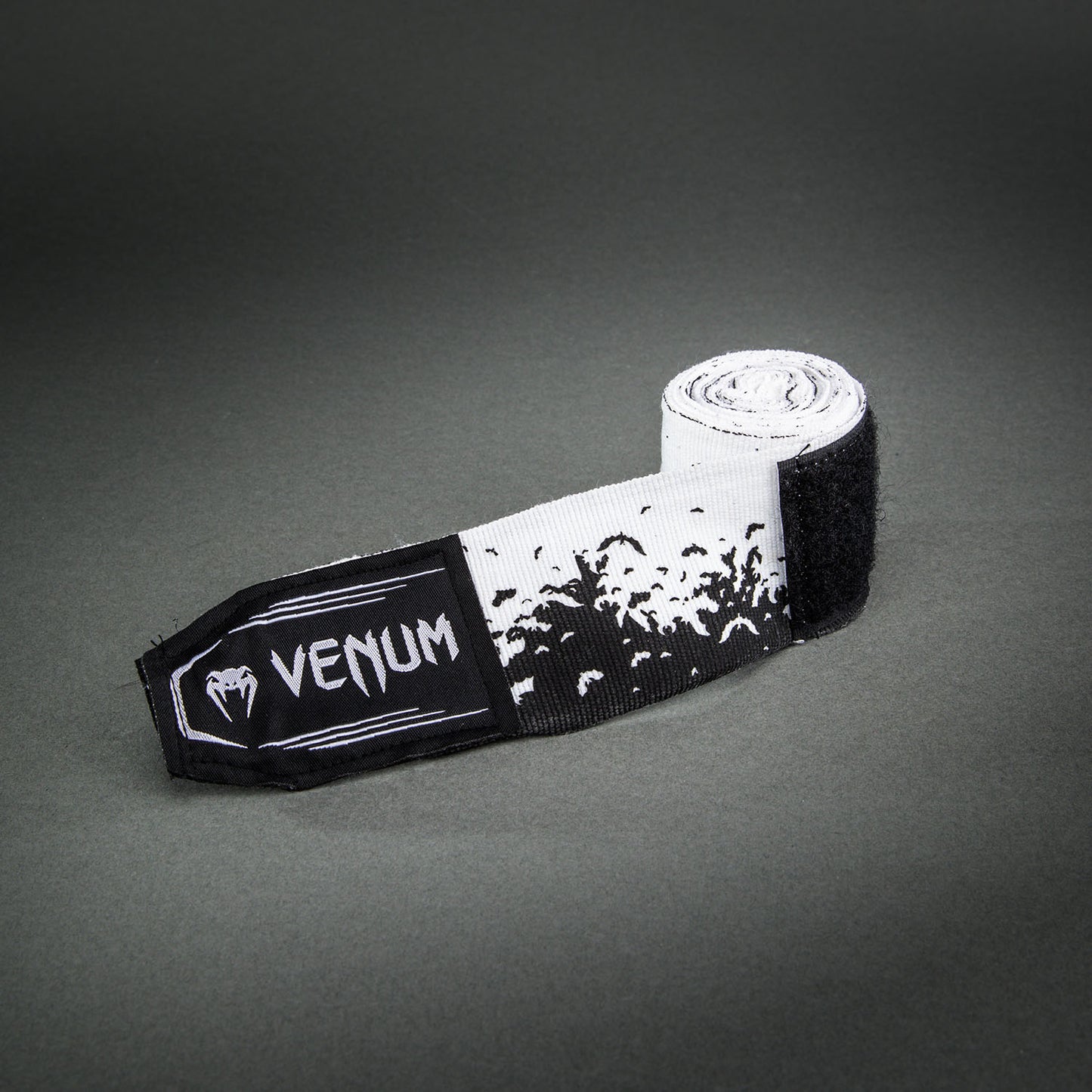 Venum Bats Night 绷带 – 黑色/白色