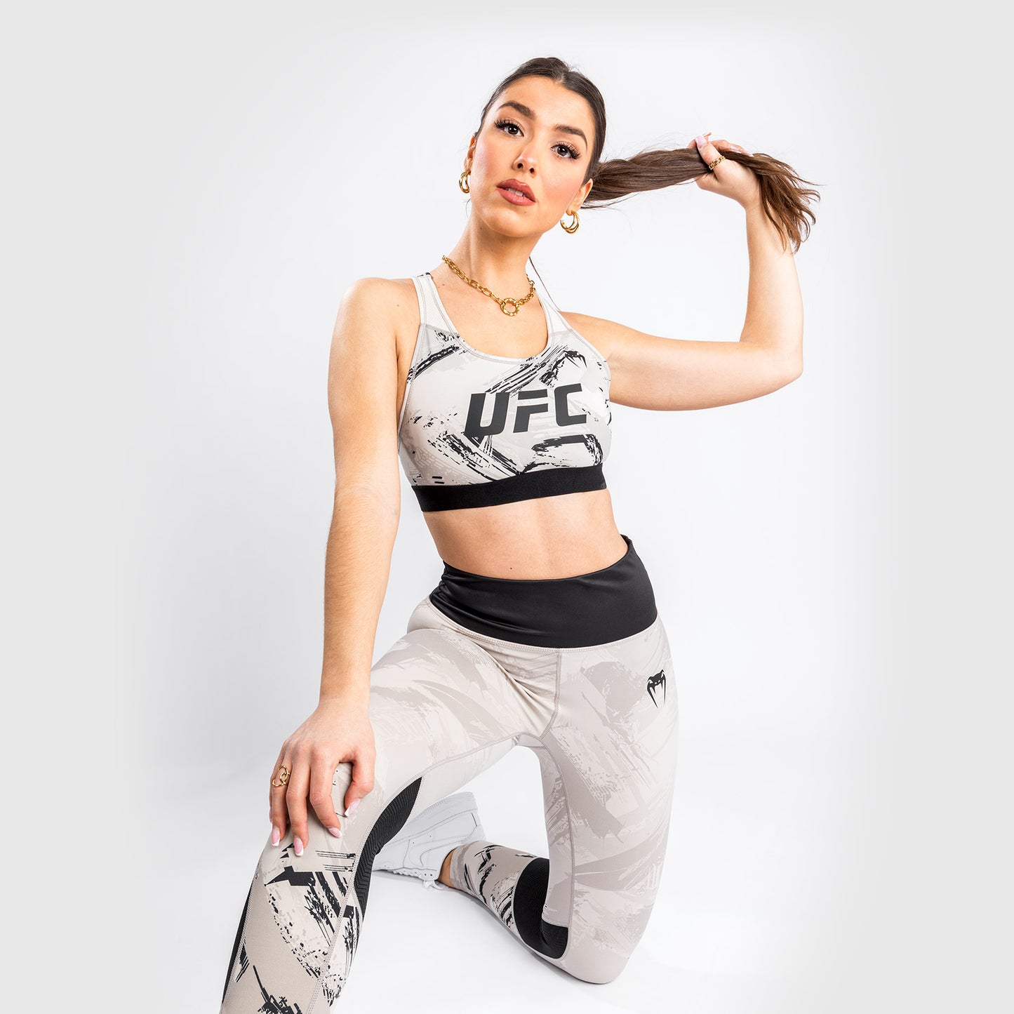 Venum UFC Authentic Fight Week 2.0 女士运动内衣 - 沙色/黑色
