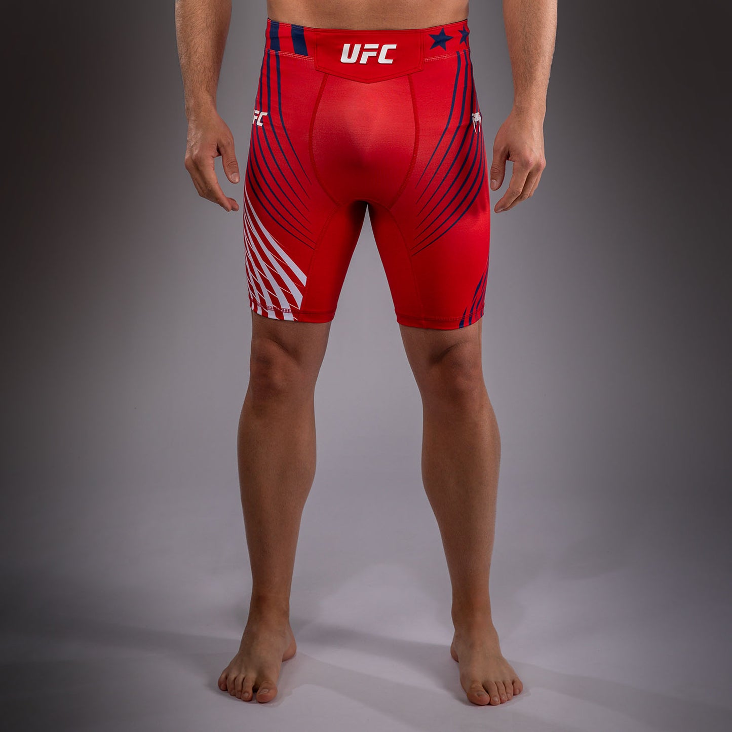 Official UFC Freedom 250 by Venum 男士 Authentic Fight Night Vale Tudo 紧身格斗短裤 - 红色