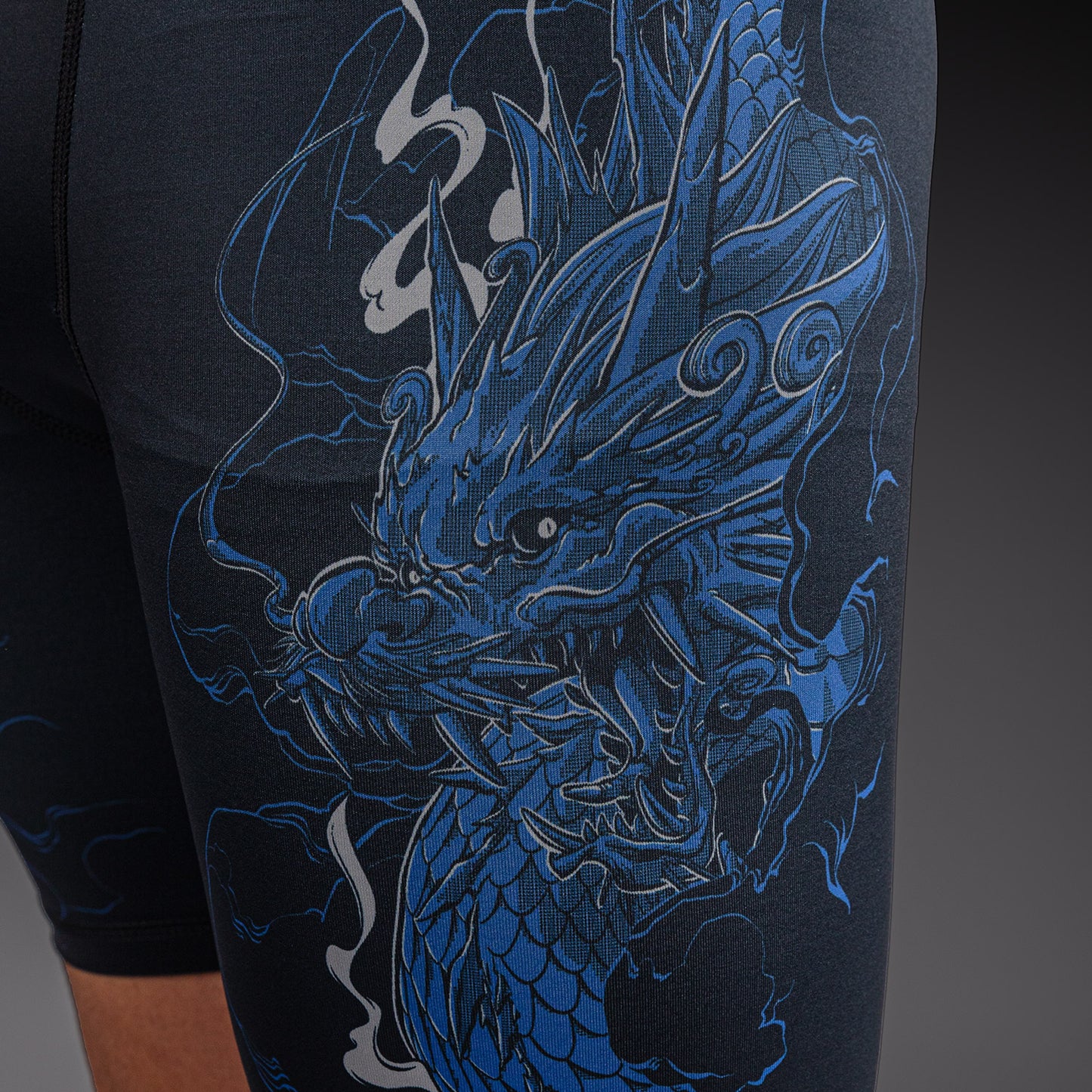 Venum Thunder Dragon 综合格斗短裤 – 黑色/皇室蓝