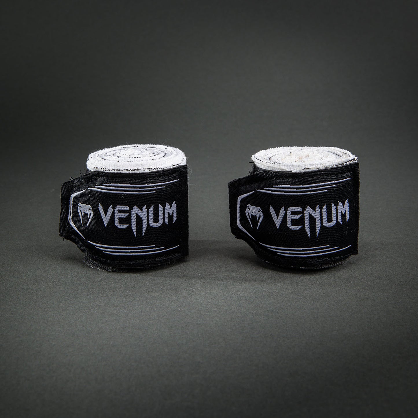Venum Bats Night 绷带 – 黑色/白色