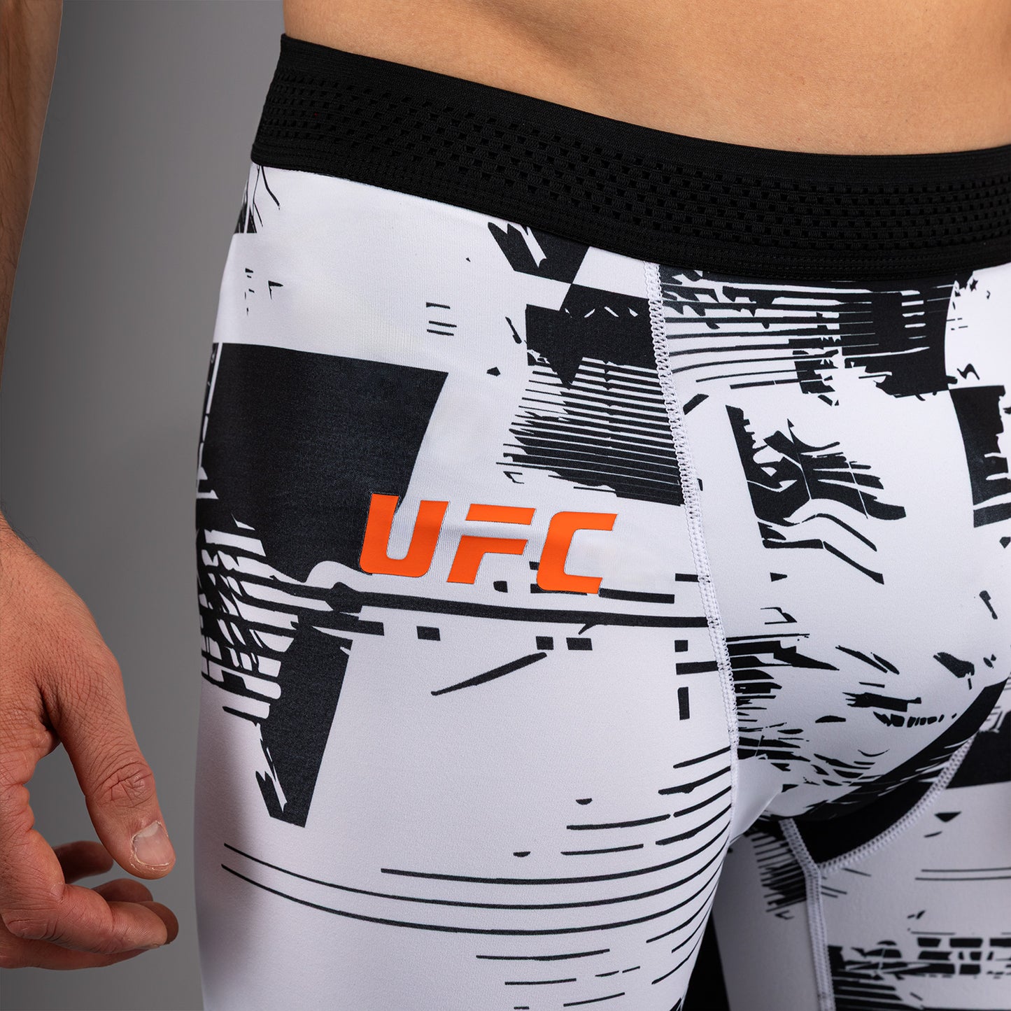 Men’s UFC Zenith by Venum 白色 Authentic Fight Week Performance 综合格斗短裤
