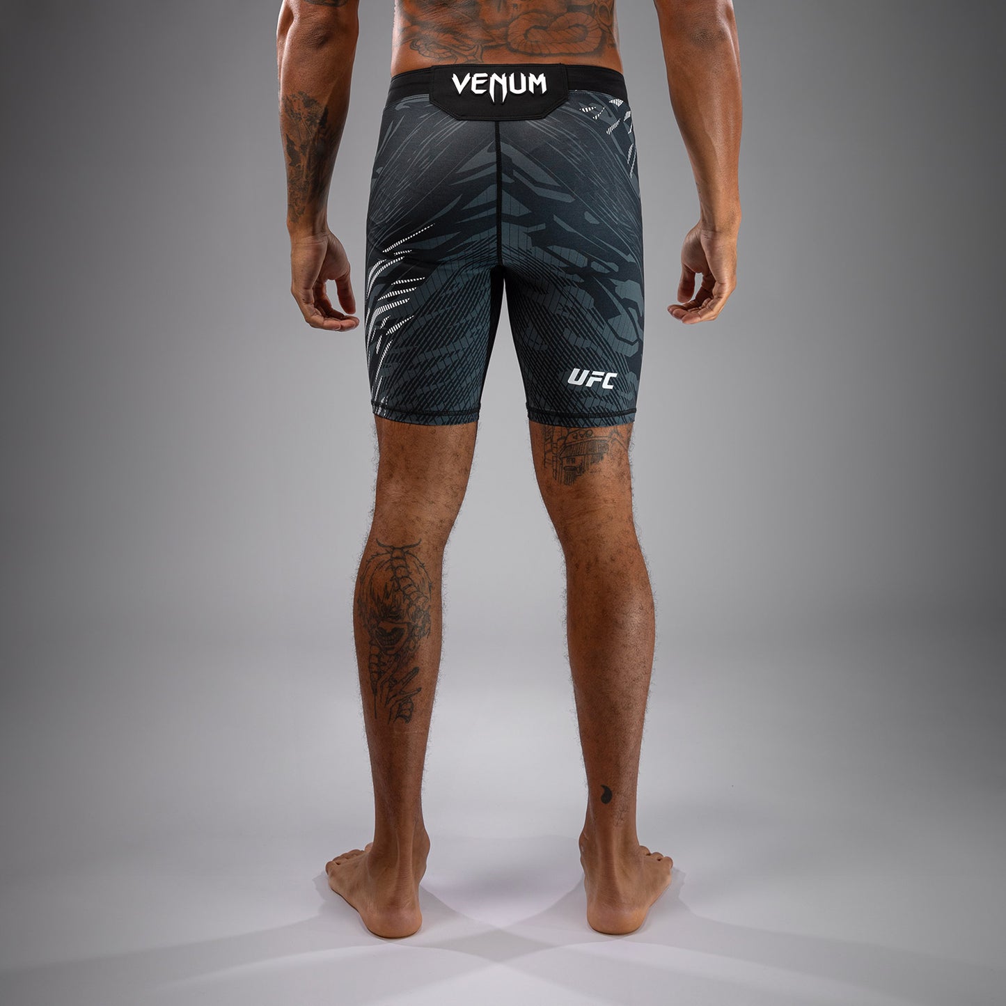 UFC Fusion by Venum Authentic Fight Night 男士款综合格斗短裤 – 黑色