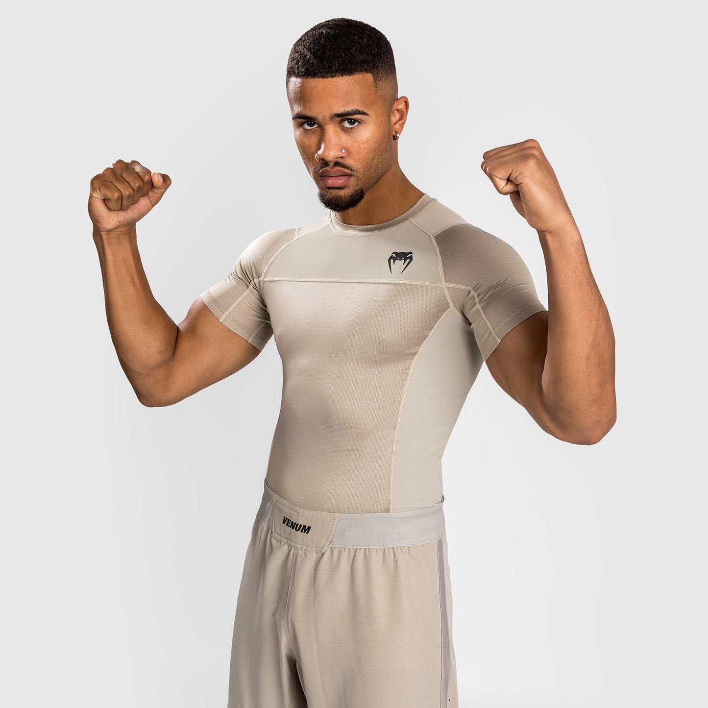 Venum G-Fit Air 紧身防磨衣 短袖 – 沙色