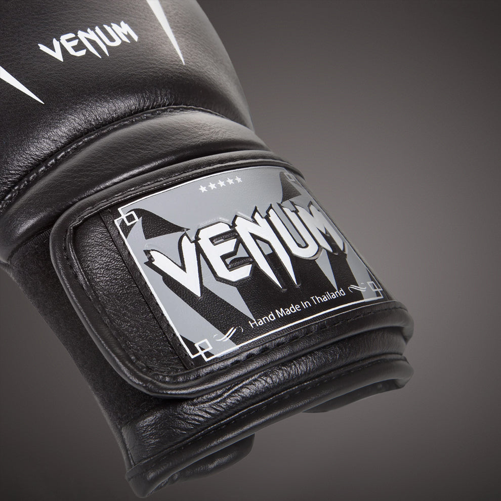 Venum Giant 3.0 拳击手套 – 纳帕皮革黑色