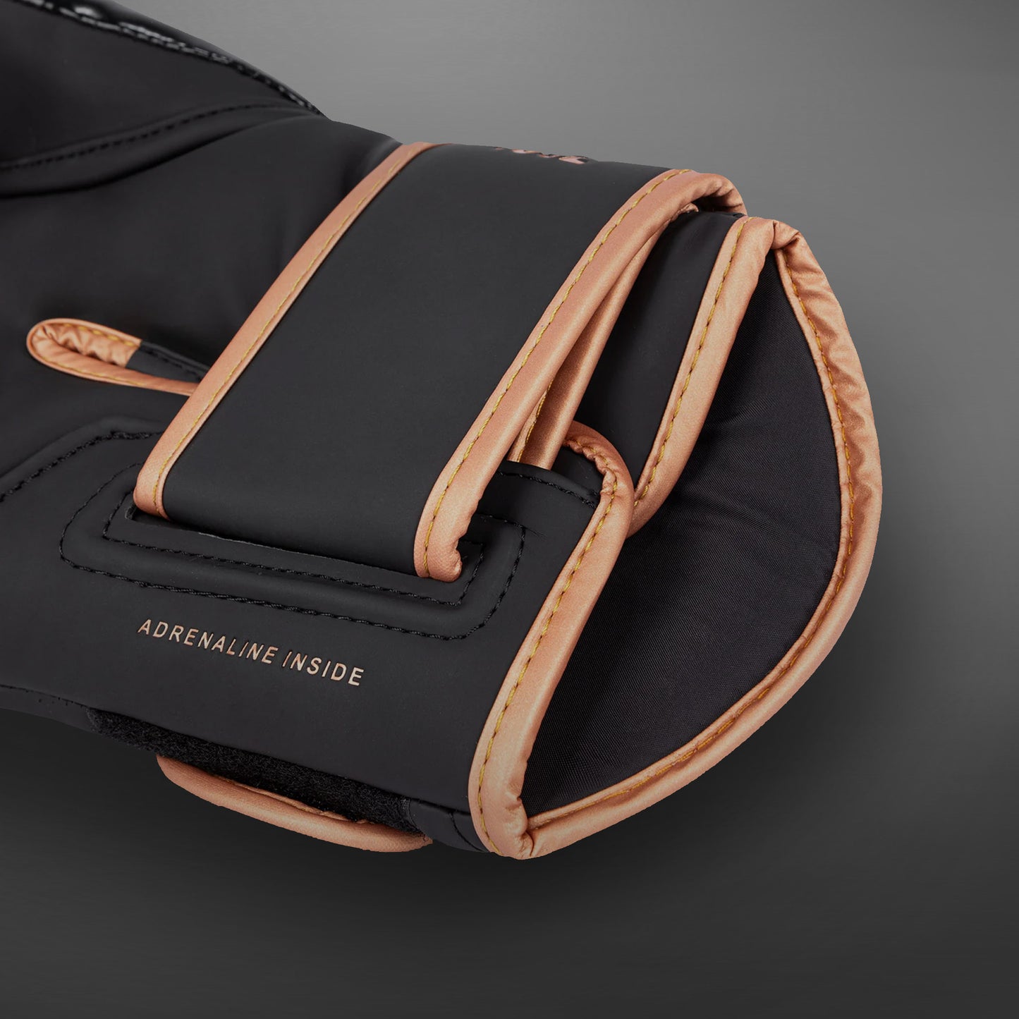 Venum Challenger 4.0 拳击手套 – 黑色/青铜色