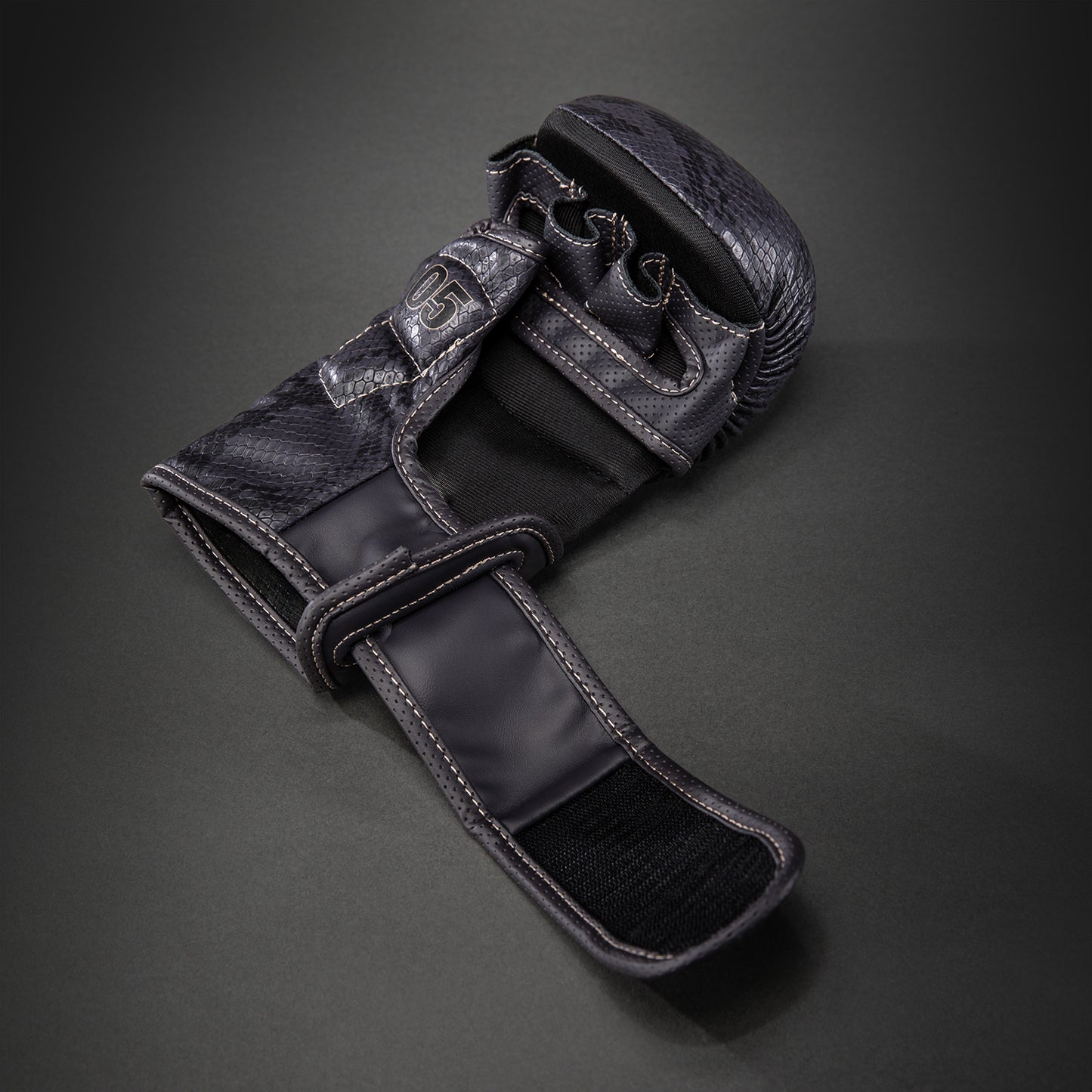 Venum Impact Evo Scales MMA实战手套 – 深紫色