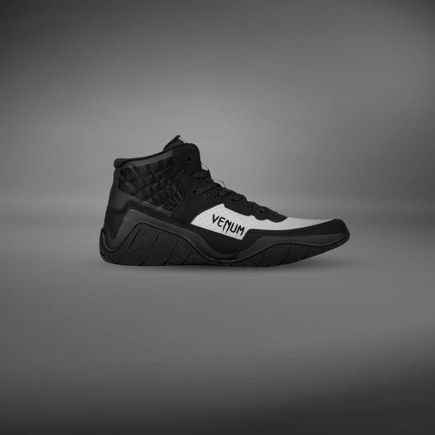 Venum Elite 摔跤鞋 – 黑色/白色
