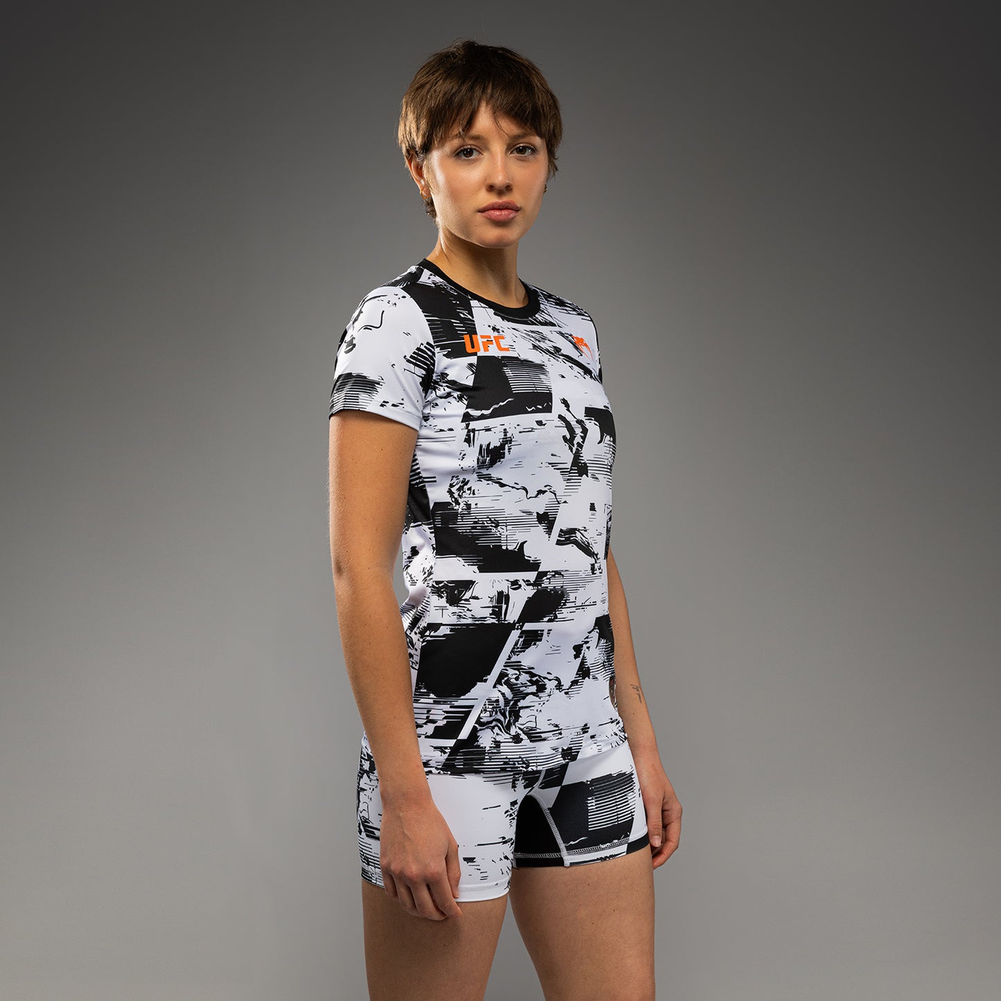 Women’s UFC Zenith by Venum 白色正品Fight Week性能短袖T恤