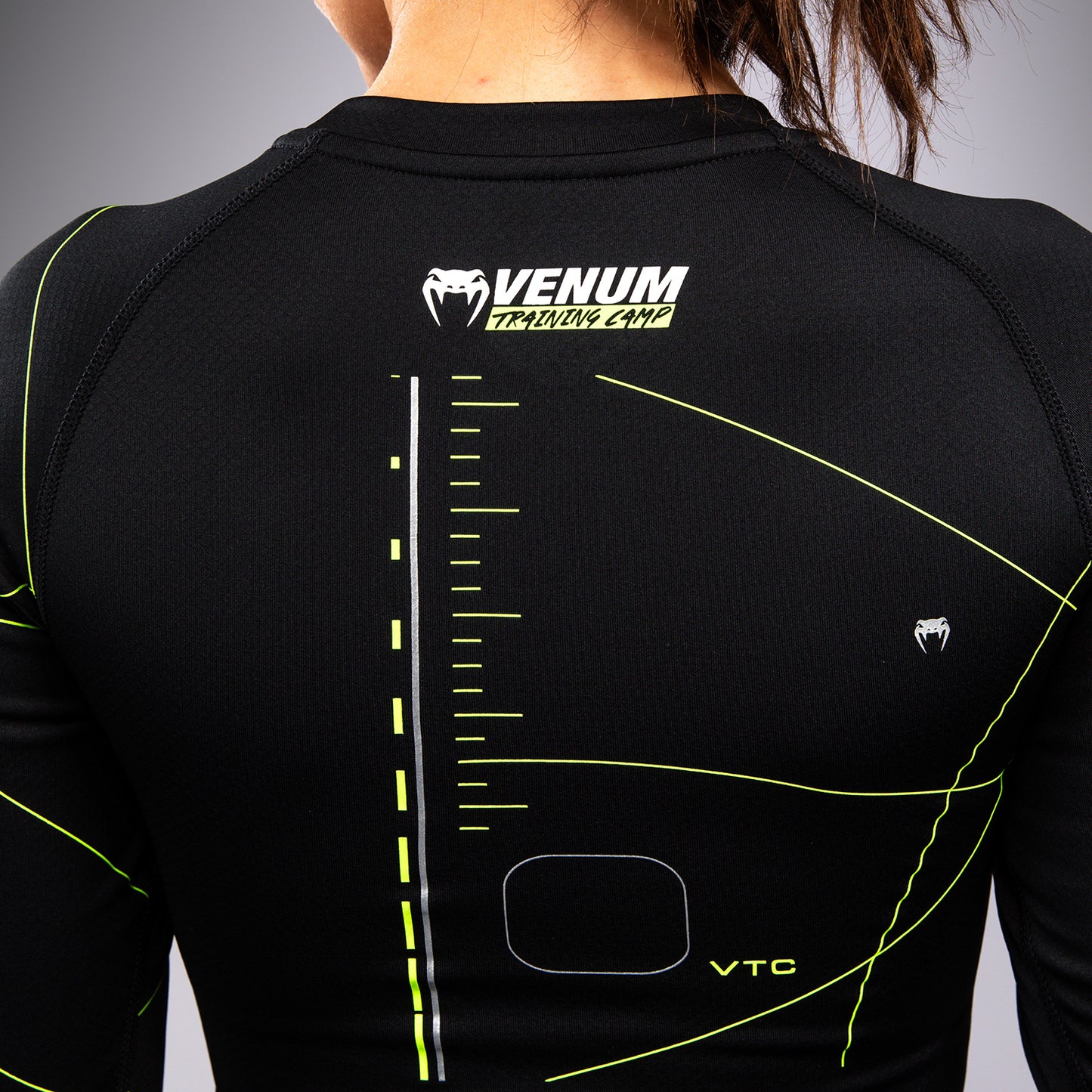 Venum Training Camp 4.0 长袖紧身防磨衣 – 黑色/荧光绿