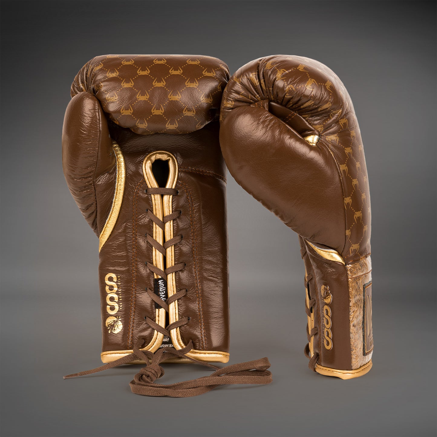 Venum Coco Monogram Pro 系列系带拳击手套 – 棕色