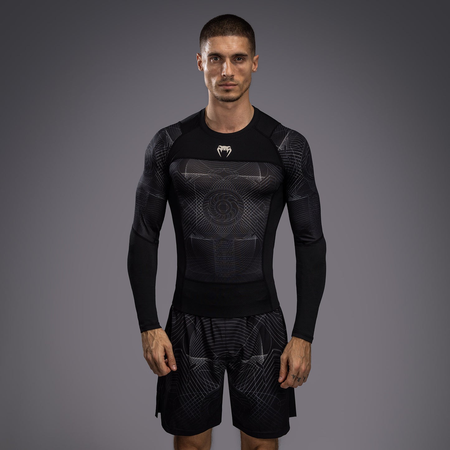 Venum G-Fit Air 男士长袖紧身防磨衣 – 深黑色/沙漠沙色