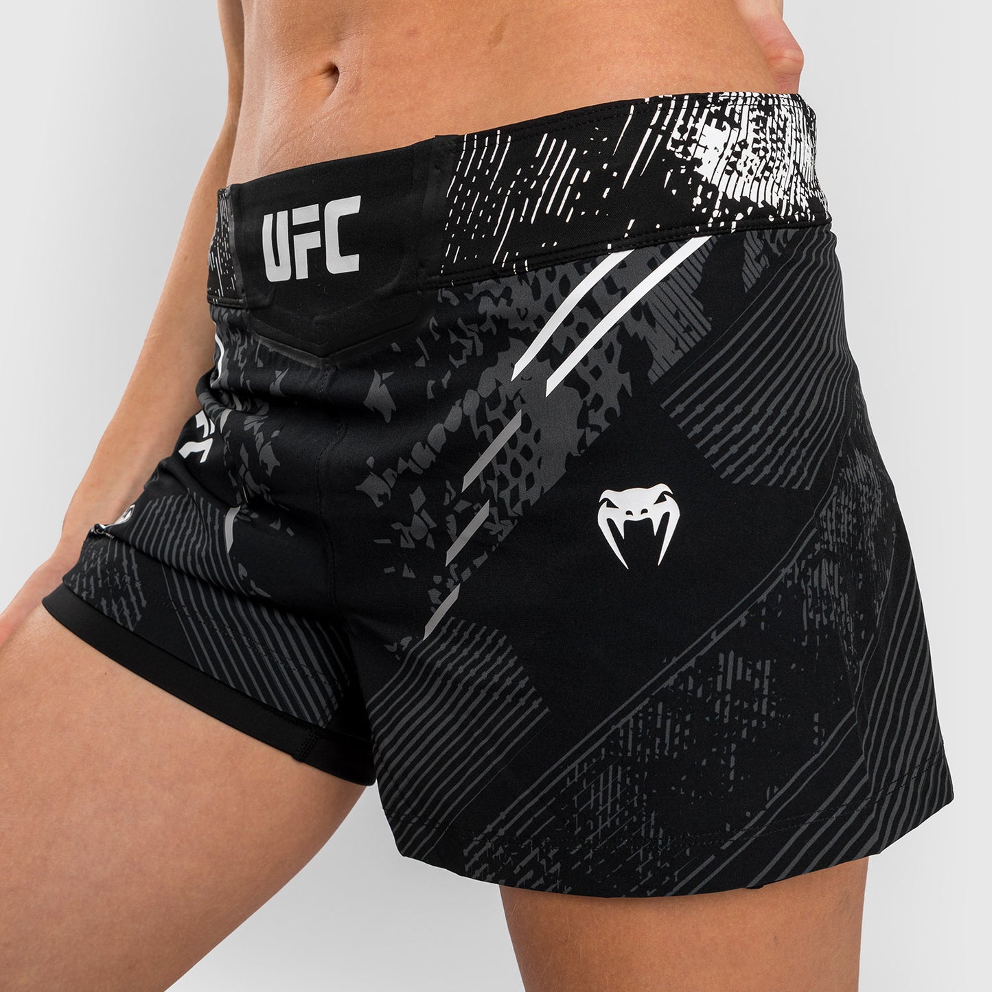 UFC Adrenaline by Venum Authentic Fight Night 女士格斗短裤 – 黑色