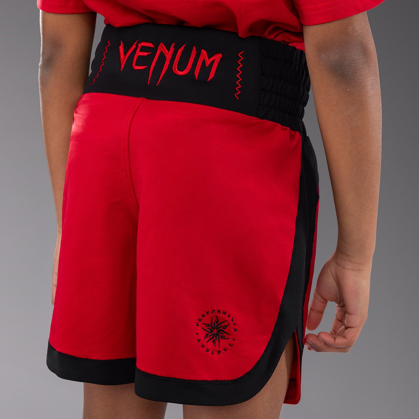 Venum Classic 儿童拳击短裤 – 樱桃红