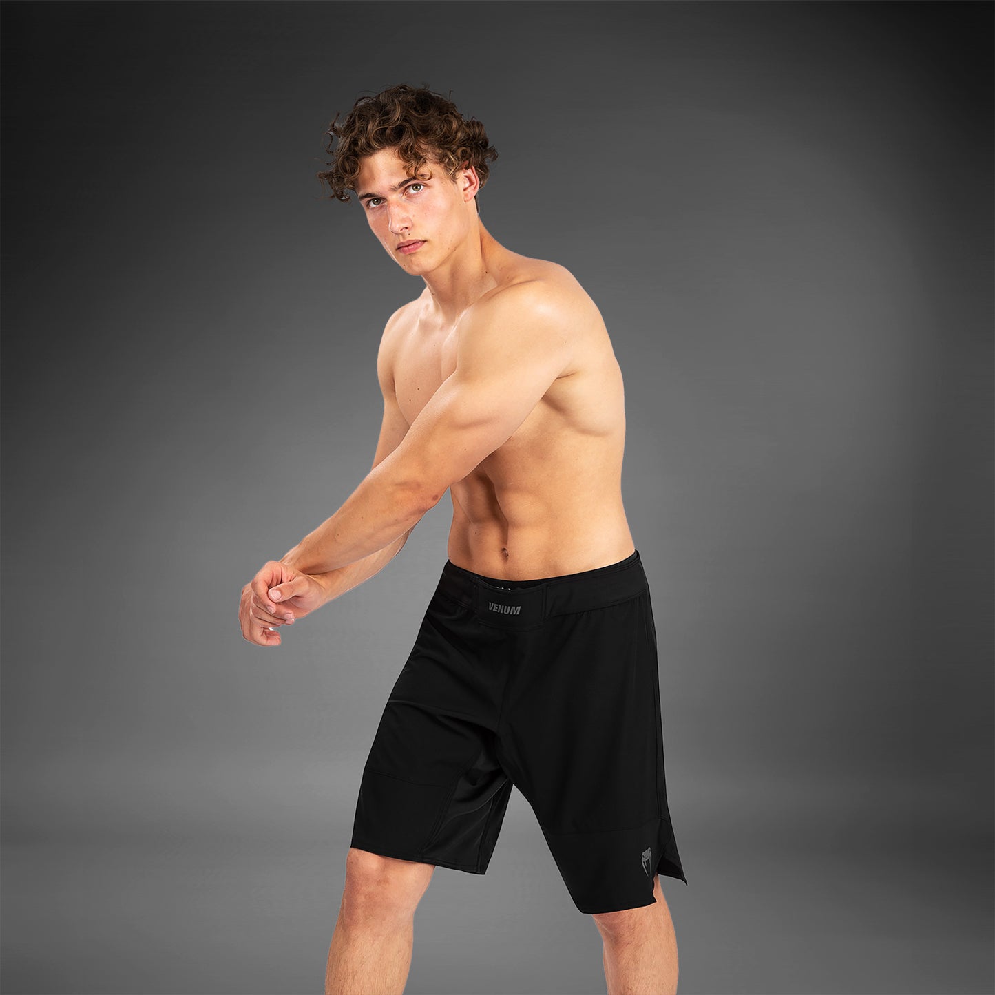 Venum G-Fit Air 格斗短裤 – 黑色