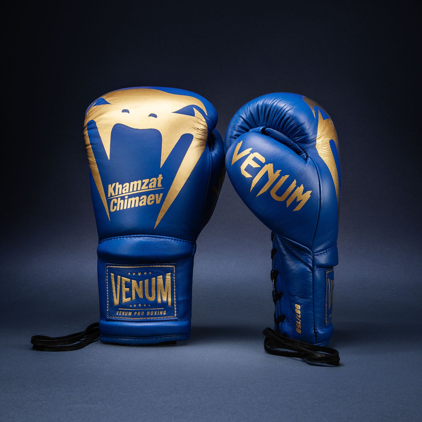 Venum Giant 2.0 Khamzat Chimaev Pro 拳击手套 – 蓝色/金色
