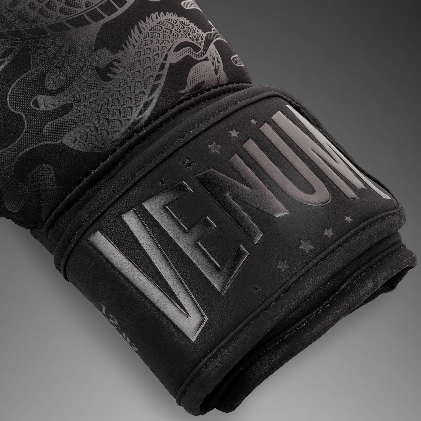 Venum Dragon's Flight 拳击手套