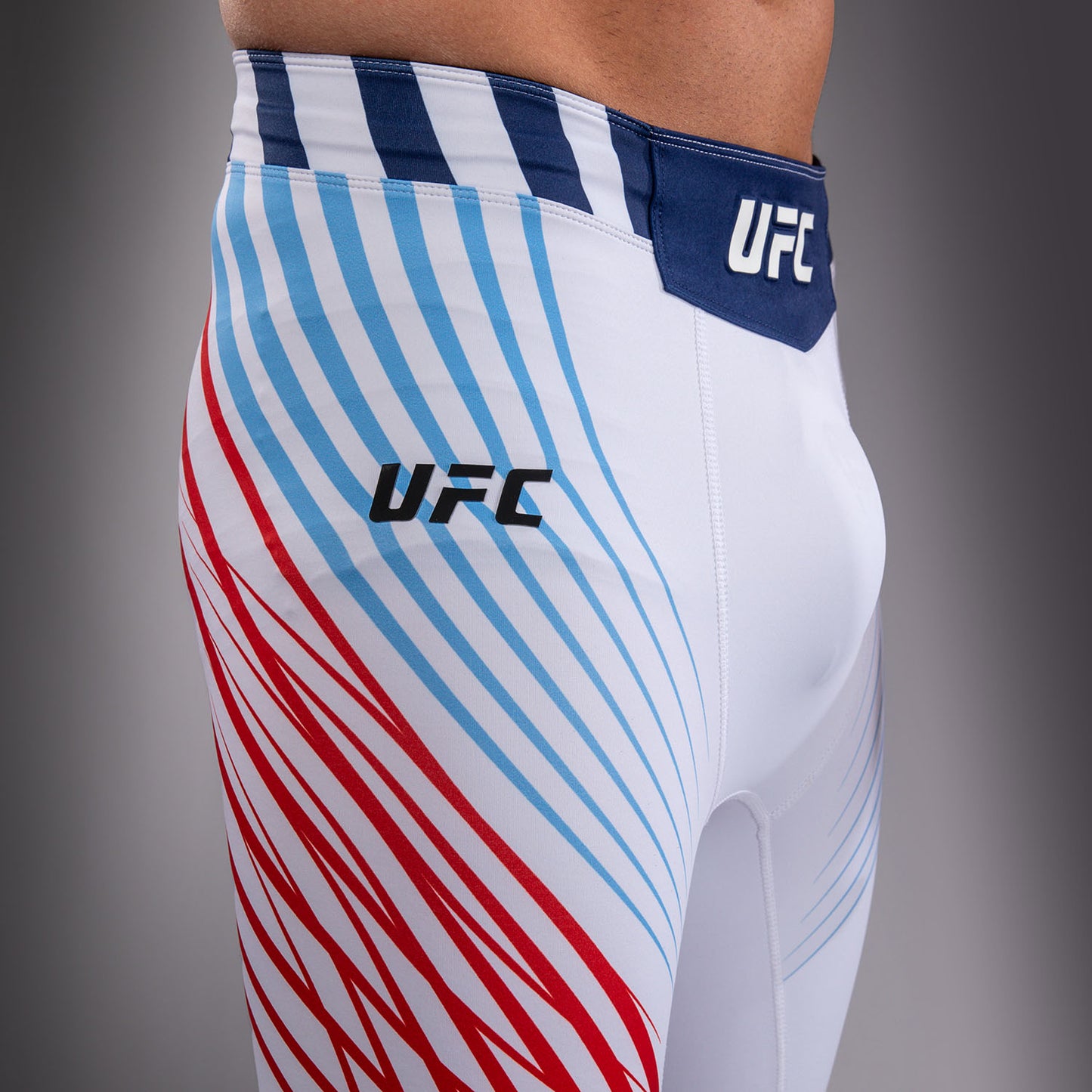 Official UFC Freedom 250 by Venum 男士 Authentic Fight Night Vale Tudo 紧身格斗短裤 - 白色