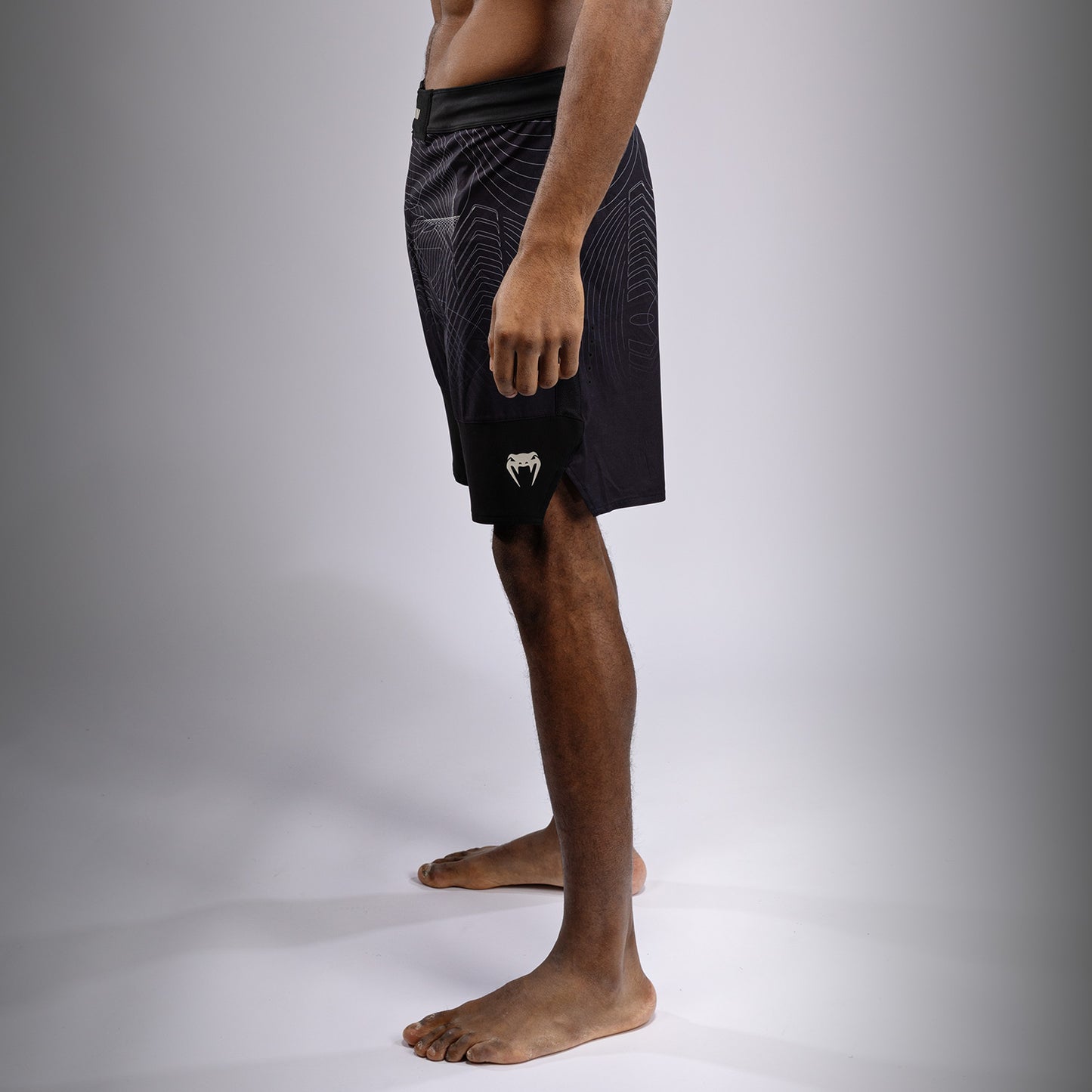 Venum G-Fit Air 男士格斗短裤 – 深黑色/沙色