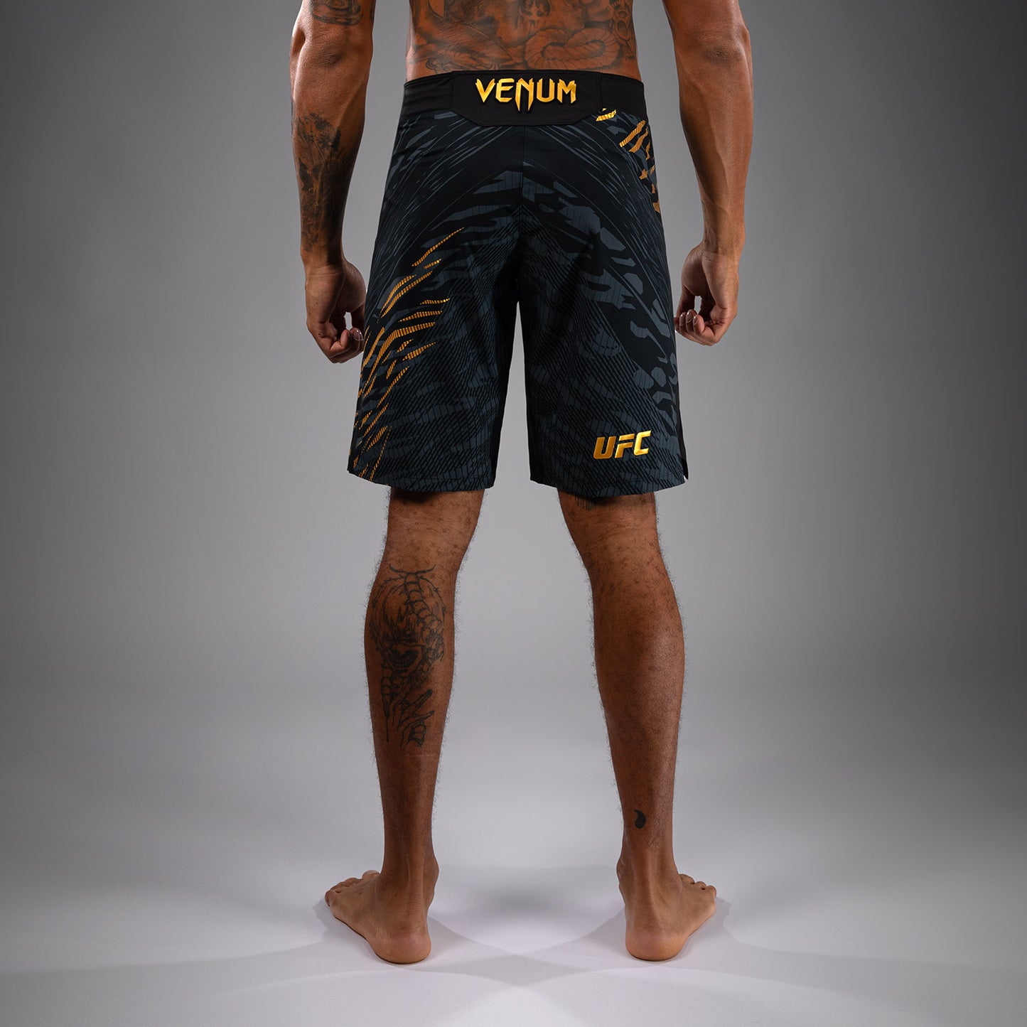UFC Fusion by Venum Authentic Fight Night 男士格斗短裤 – 长款 – Champion