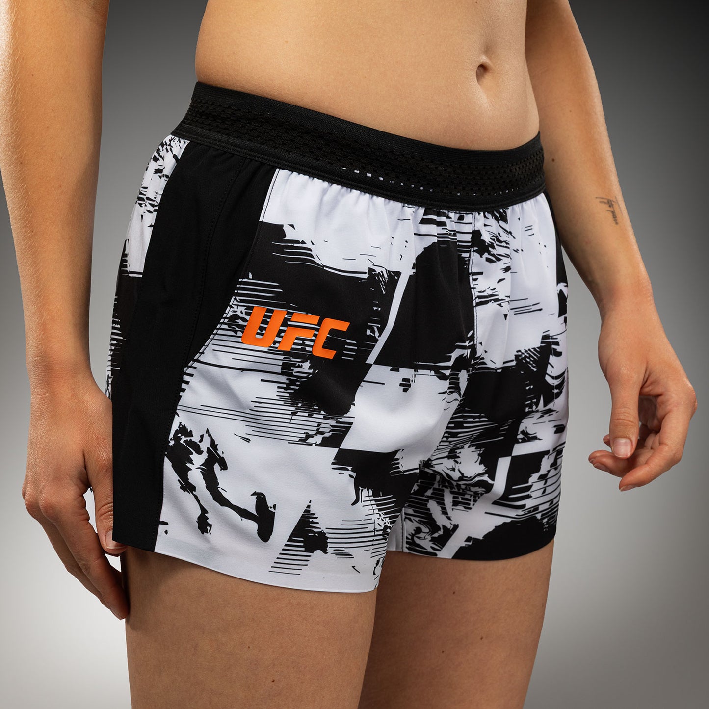 Venum UFC Zenith Authentic Fight Week 女士高性能短裤 – 白色