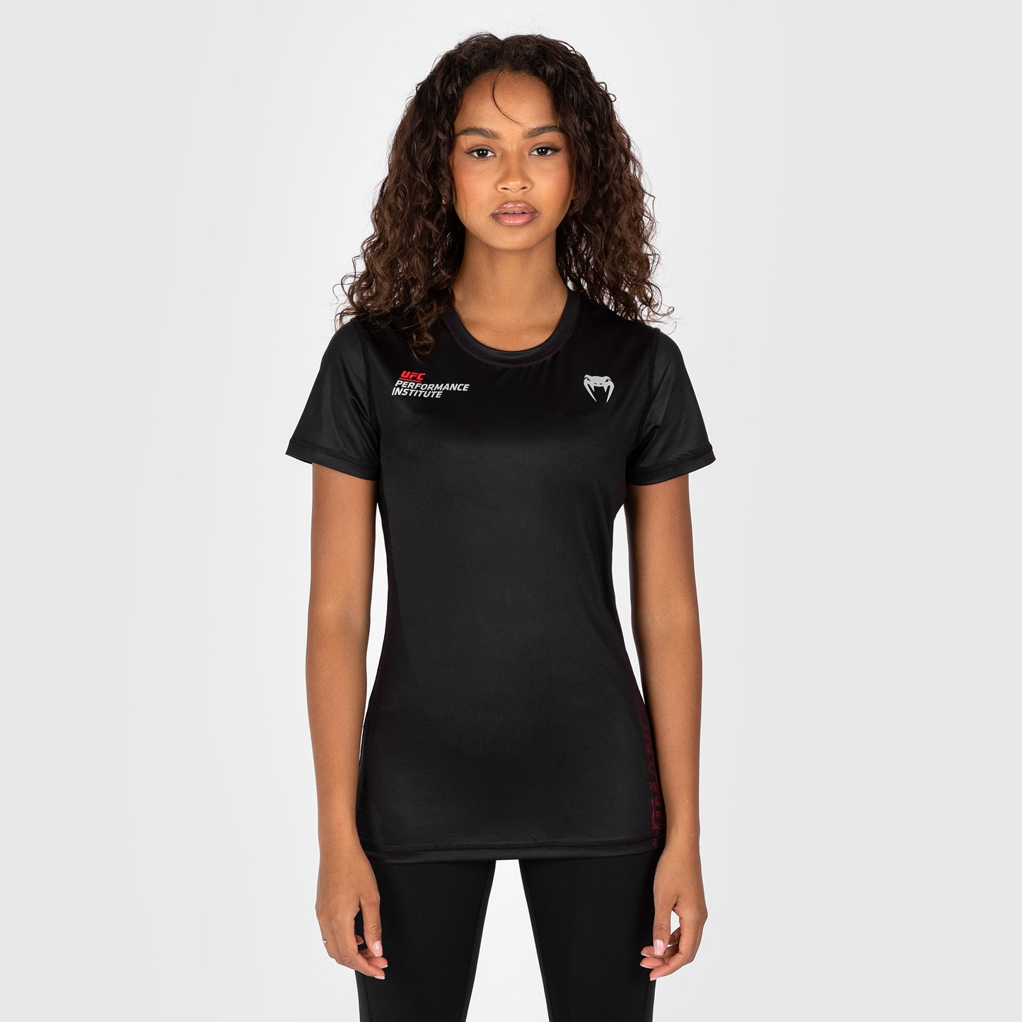 UFC Venum Performance Institute 2.0 女士 Dry Tech T恤 – 黑色/红色