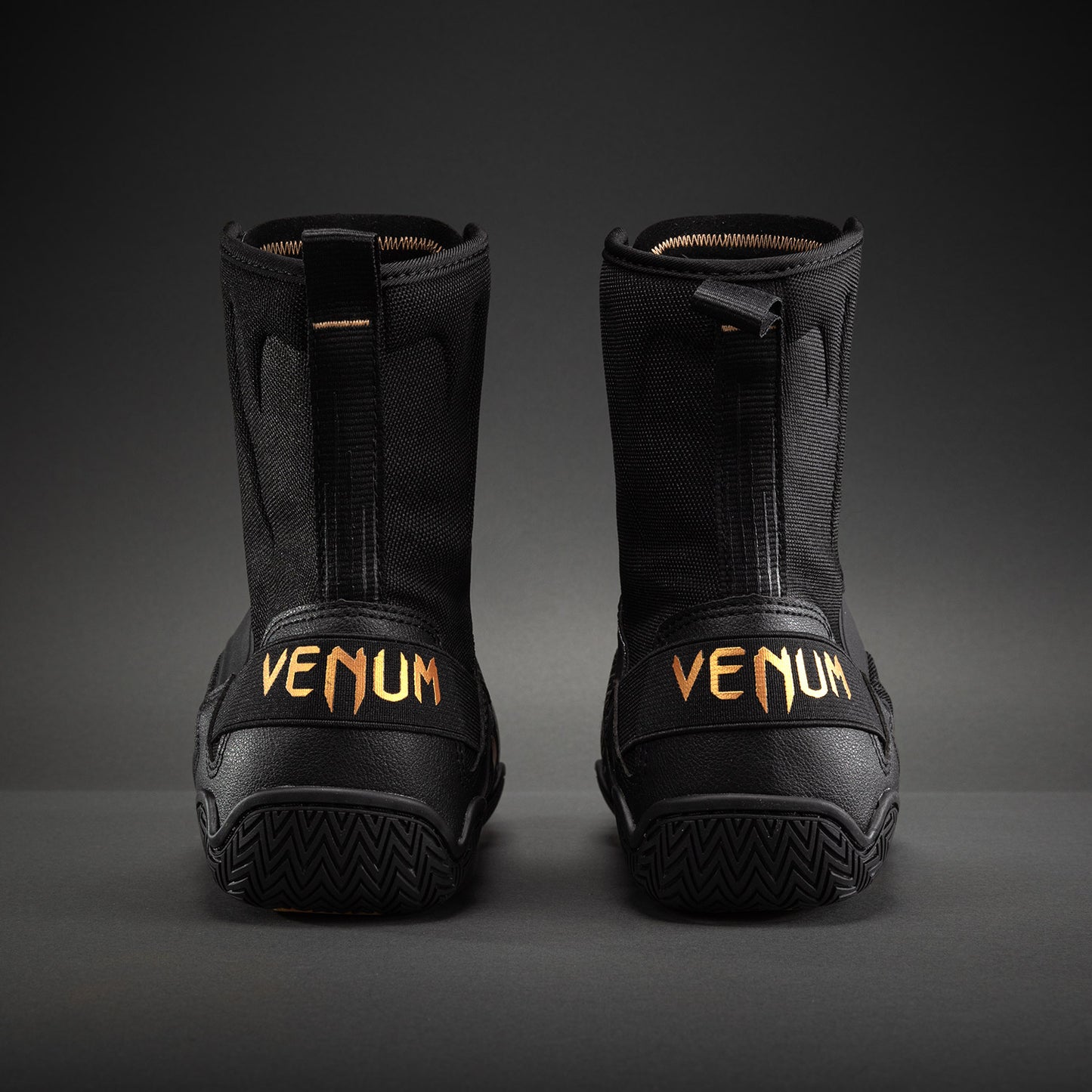 Venum Elite Neo 拳击鞋 – 黑色/金色