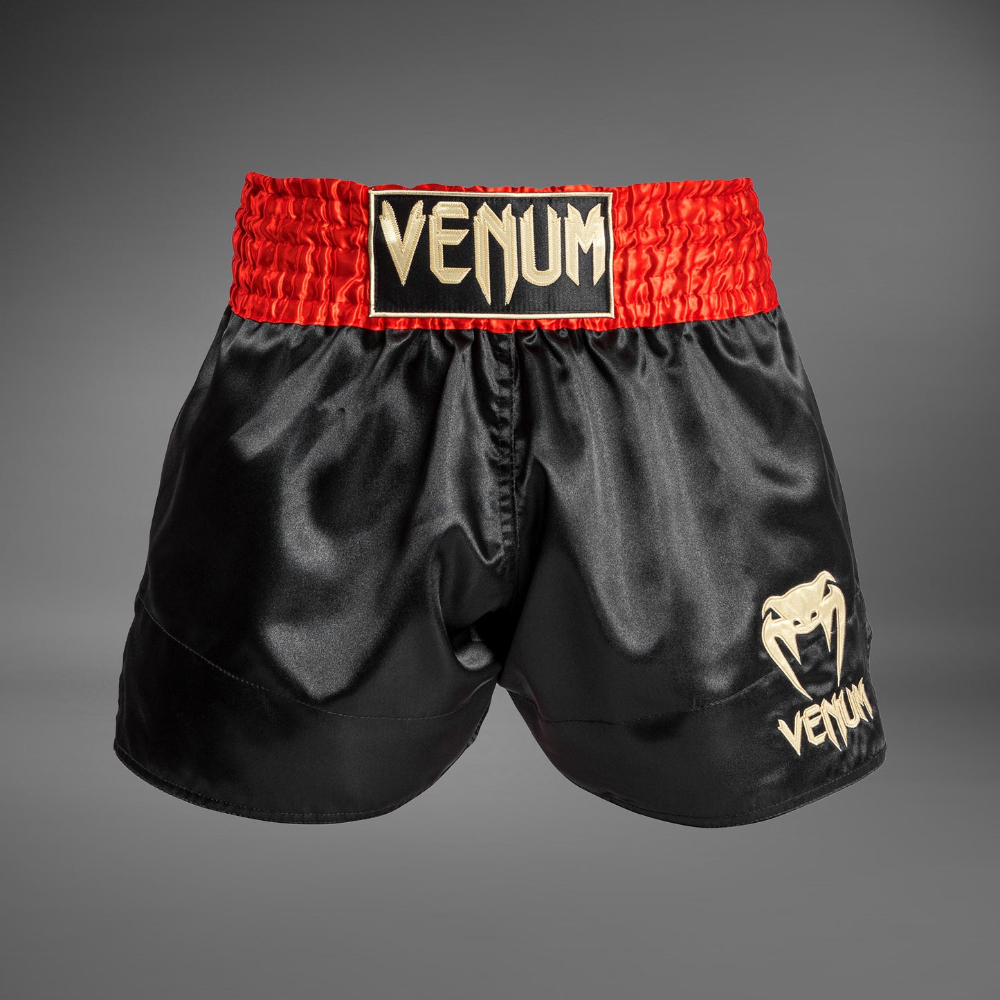 Venum Classic 泰拳短裤 – 红色/黑色/金色
