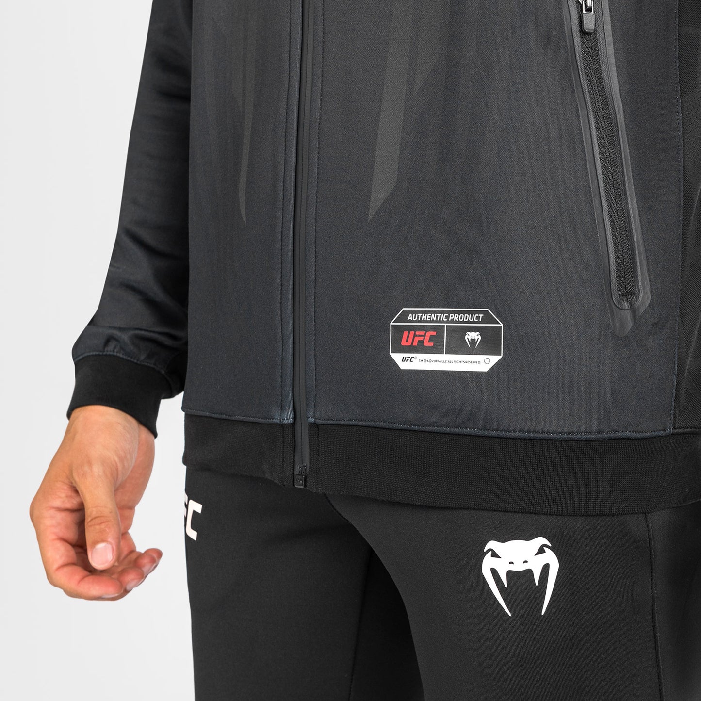 UFC Venum Authentic Fight Night 2.0 Kit by Venum 男士款连帽衫 – 黑色