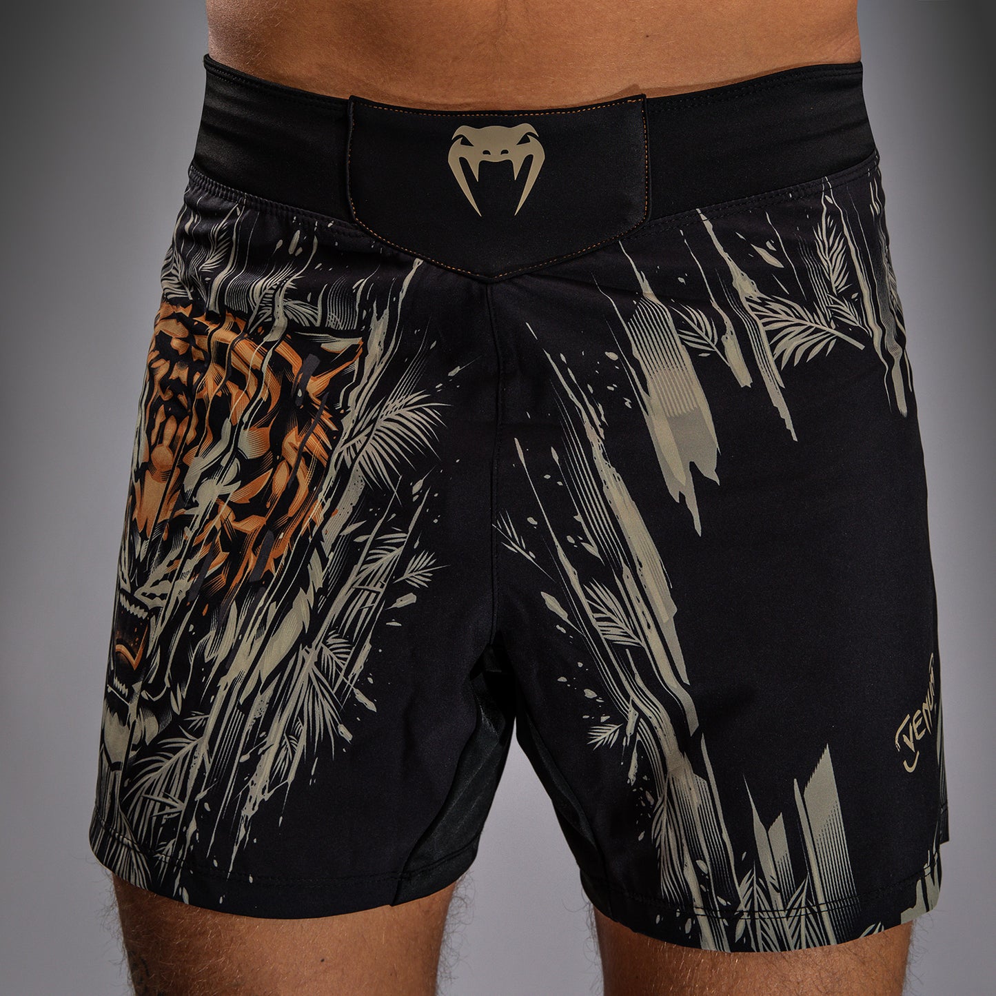 Venum Tiger 男士格斗短裤 – 黑色/荧光橙