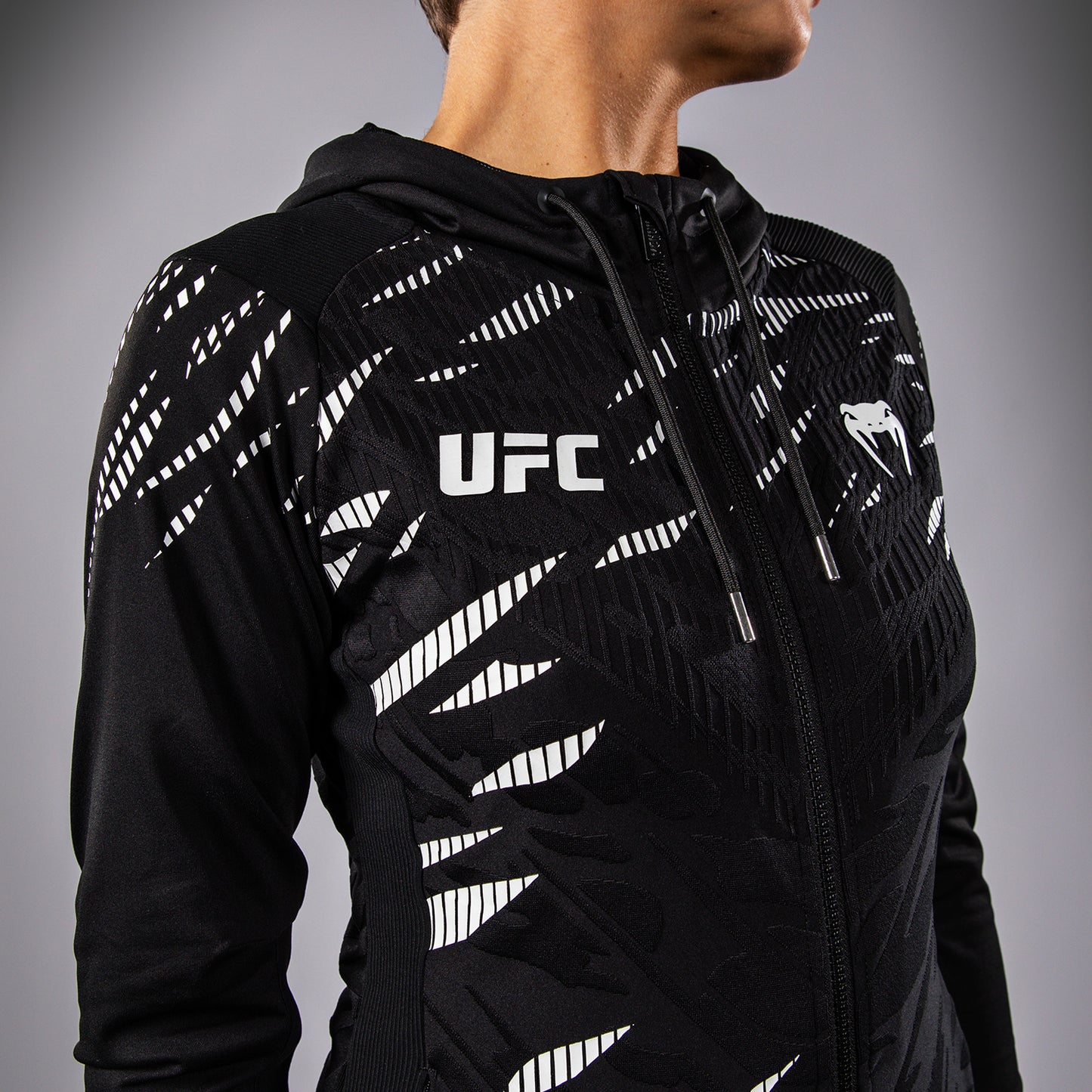 UFC Fusion by Venum Authentic Fight Night 女士款连帽衫 – 黑色