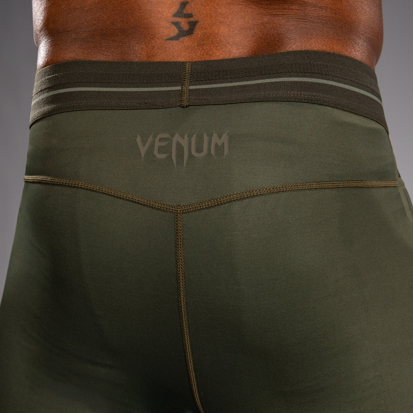Venum Stealth 紧身裤 – 卡其色/深绿色