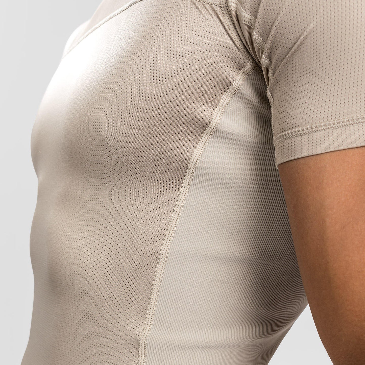 Venum G-Fit Air 紧身防磨衣 短袖 – 沙色