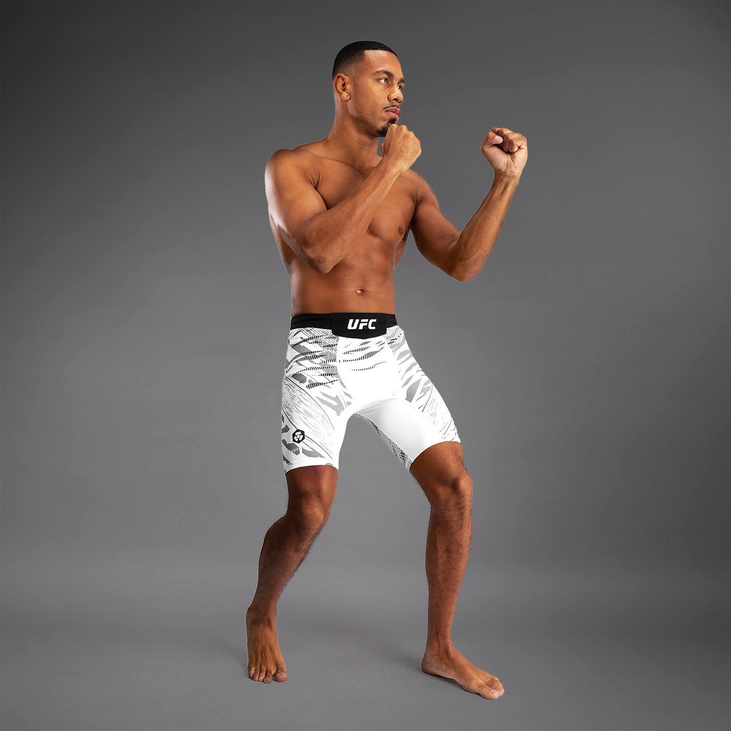 UFC Fusion by Venum Authentic Fight Night 男士综合格斗短裤 – 白色