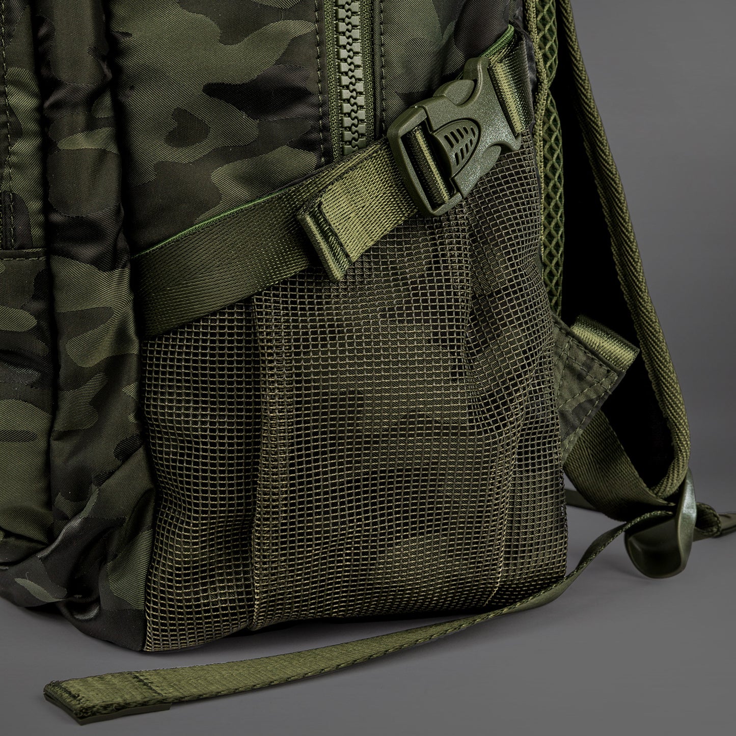 Venum Challenger Pro 背包 (20-25L) – 卡其色/迷彩色