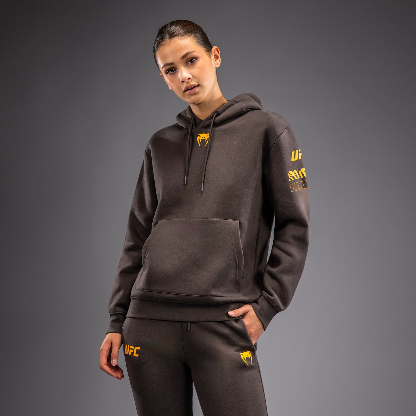 UFC Fusion by Venum Fight Week 女士连帽衫 – 纯色土褐色