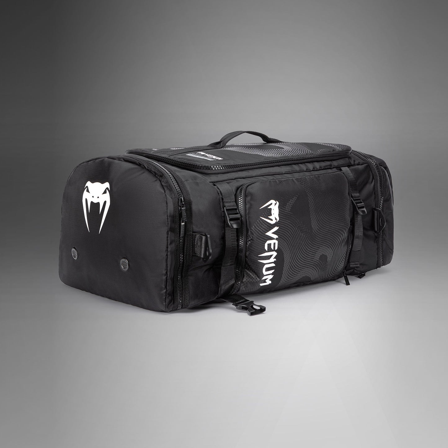 Venum Shockwave 可转换运动包（48L）– 黑色