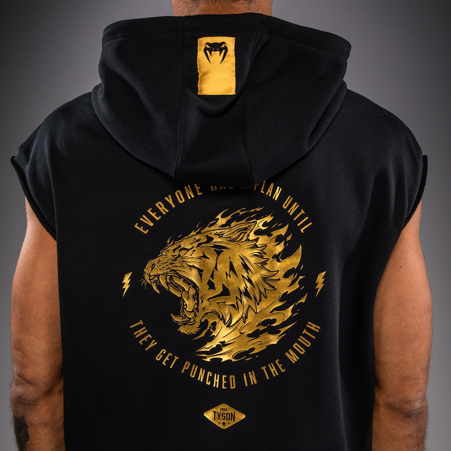 Venum x Mike Tyson Tiger 无袖连帽衫 - 黑色/金色