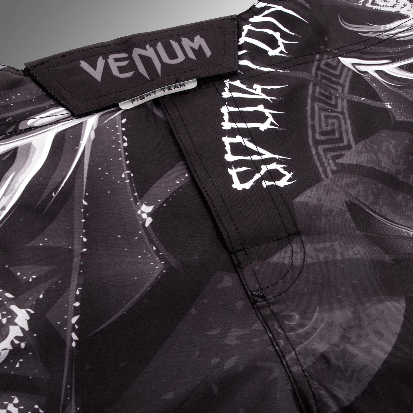 Venum Gladiator 3.0 格斗短裤 – 黑色/白色