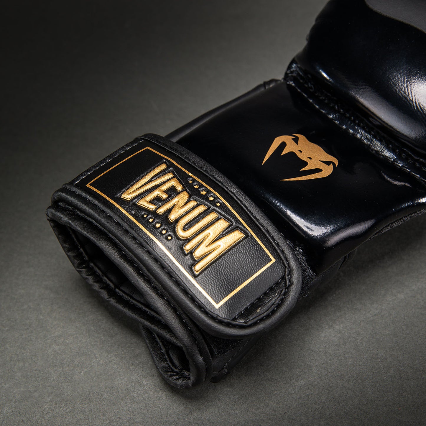 Venum Attack 2.0 实战手套 – 黑色/金色