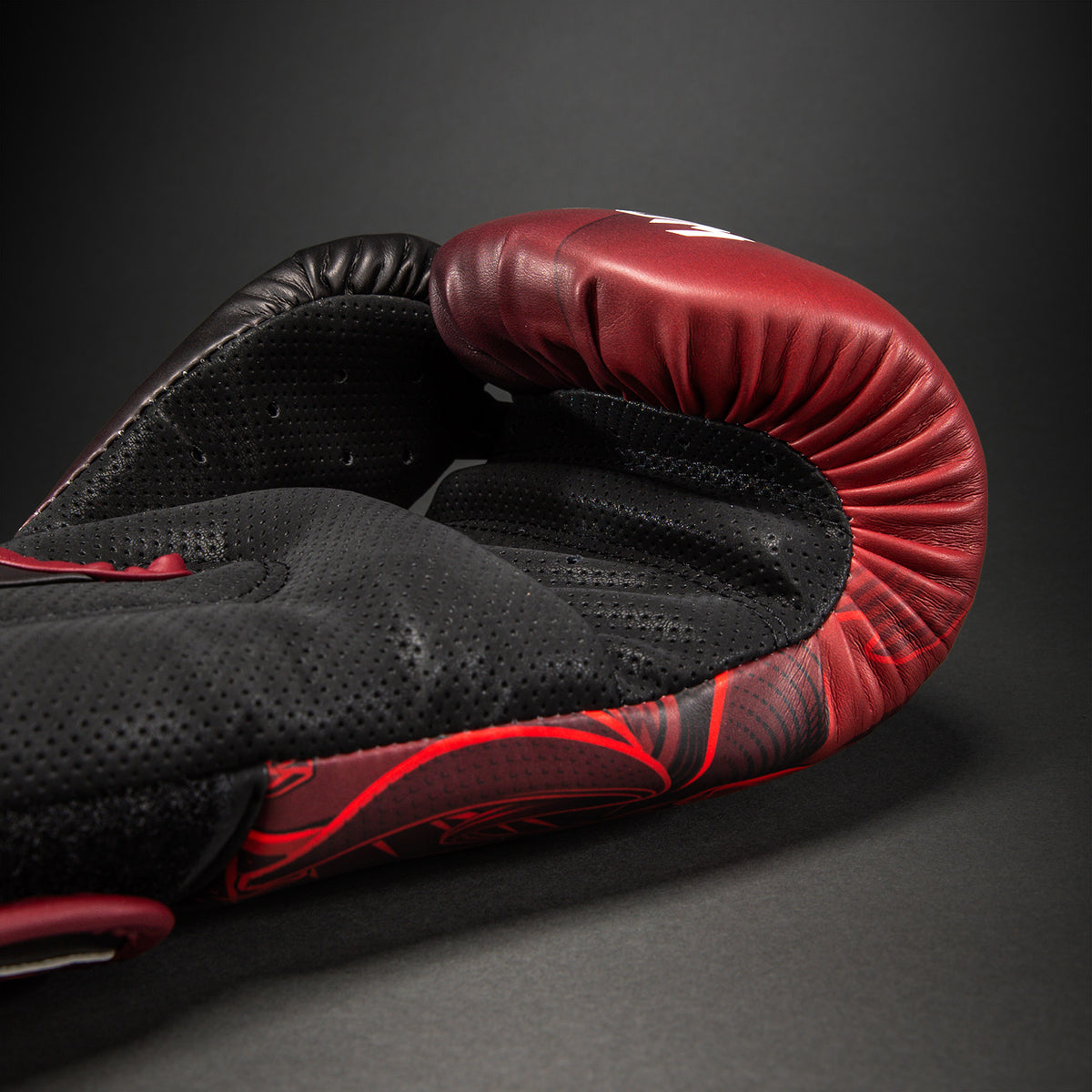 Venum Crimson Viper 2.0 Impact 拳击手套 - 黑色/红色