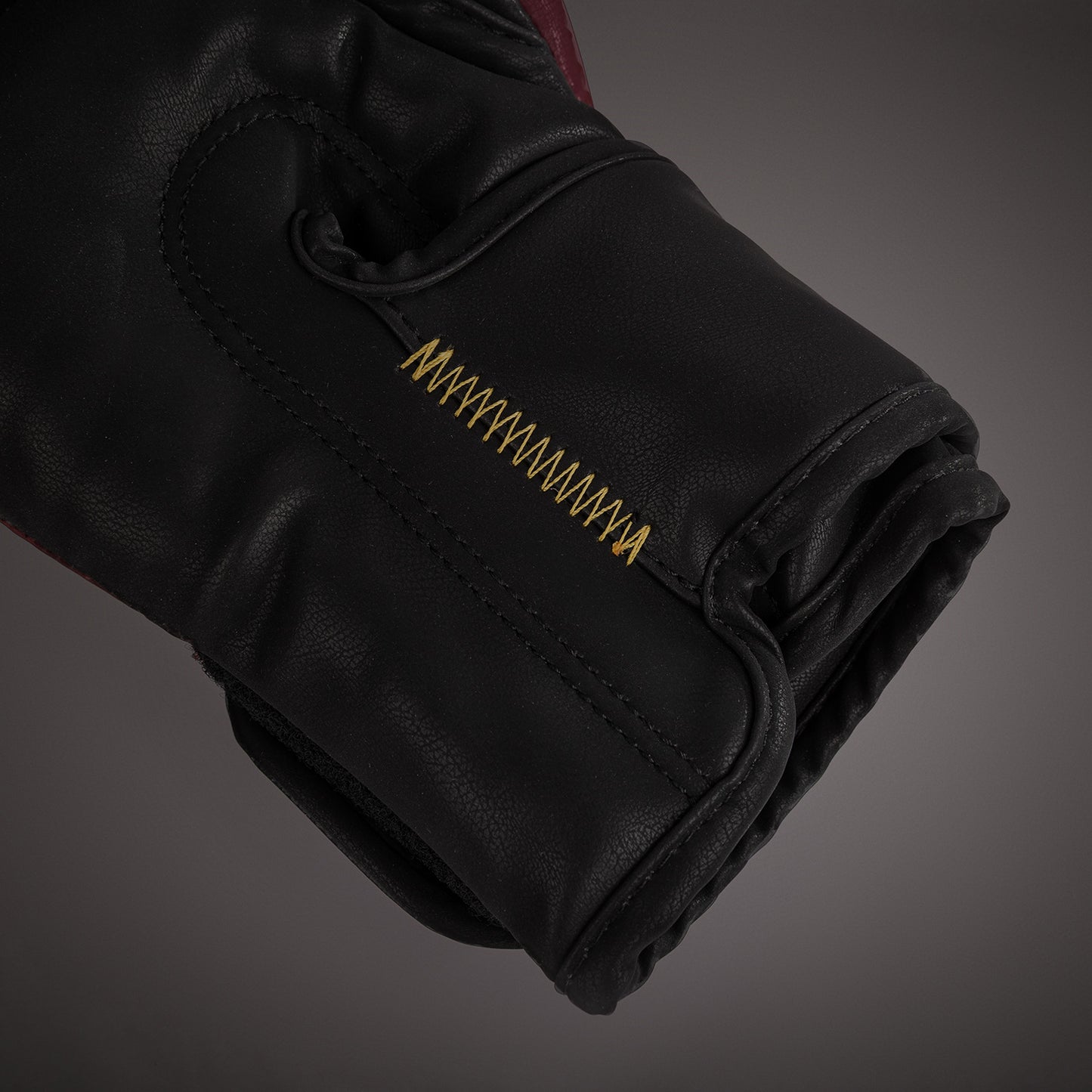 Venum Tactical XT 拳击手套 – 黑色/酒红色/金色