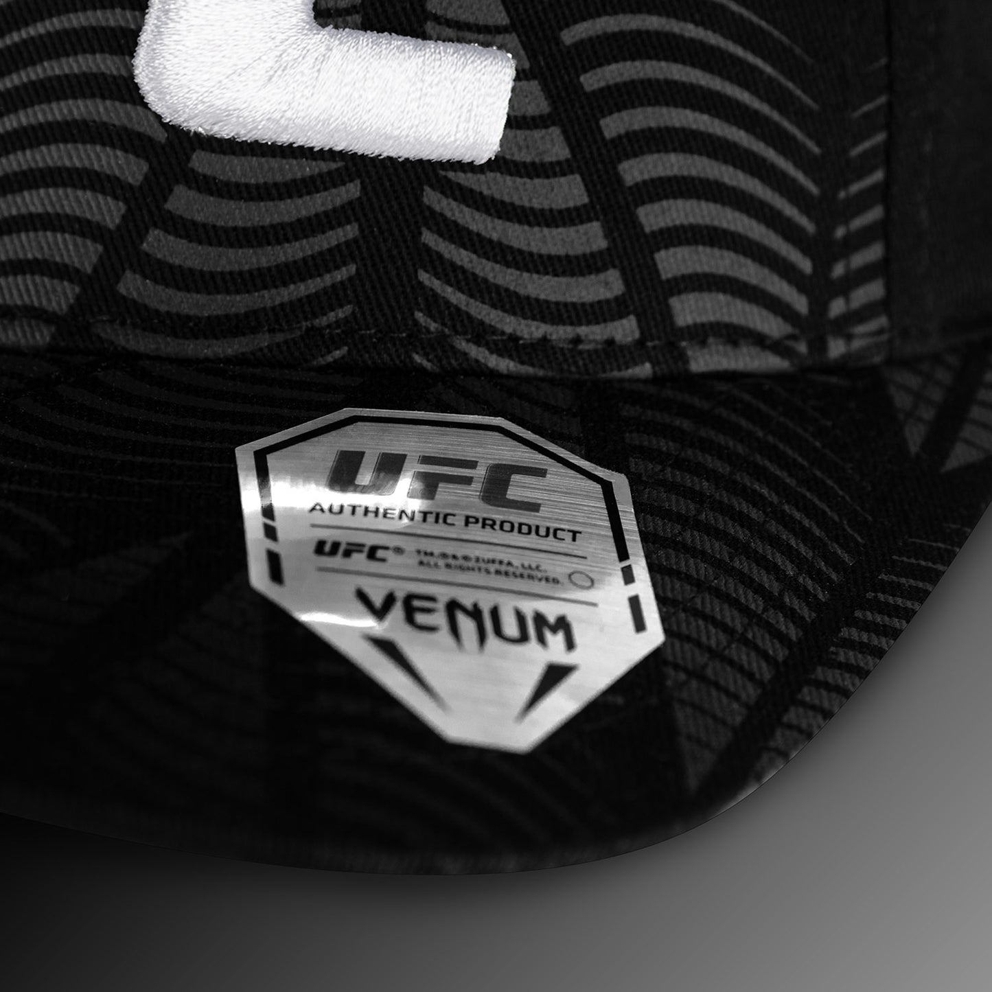 UFC Zenith by Venum Authentic Fight Night 棒球帽 – 黑色/白色/橙色