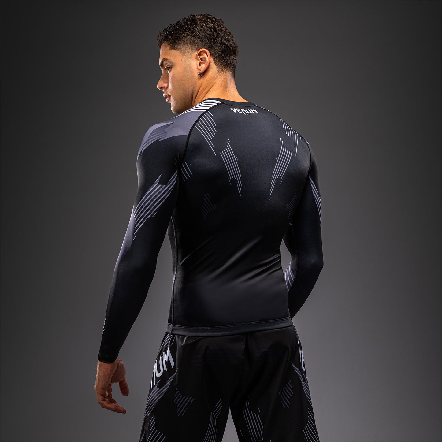 NO-GI 6.0 长袖紧身防磨衣 – 黑色/白色