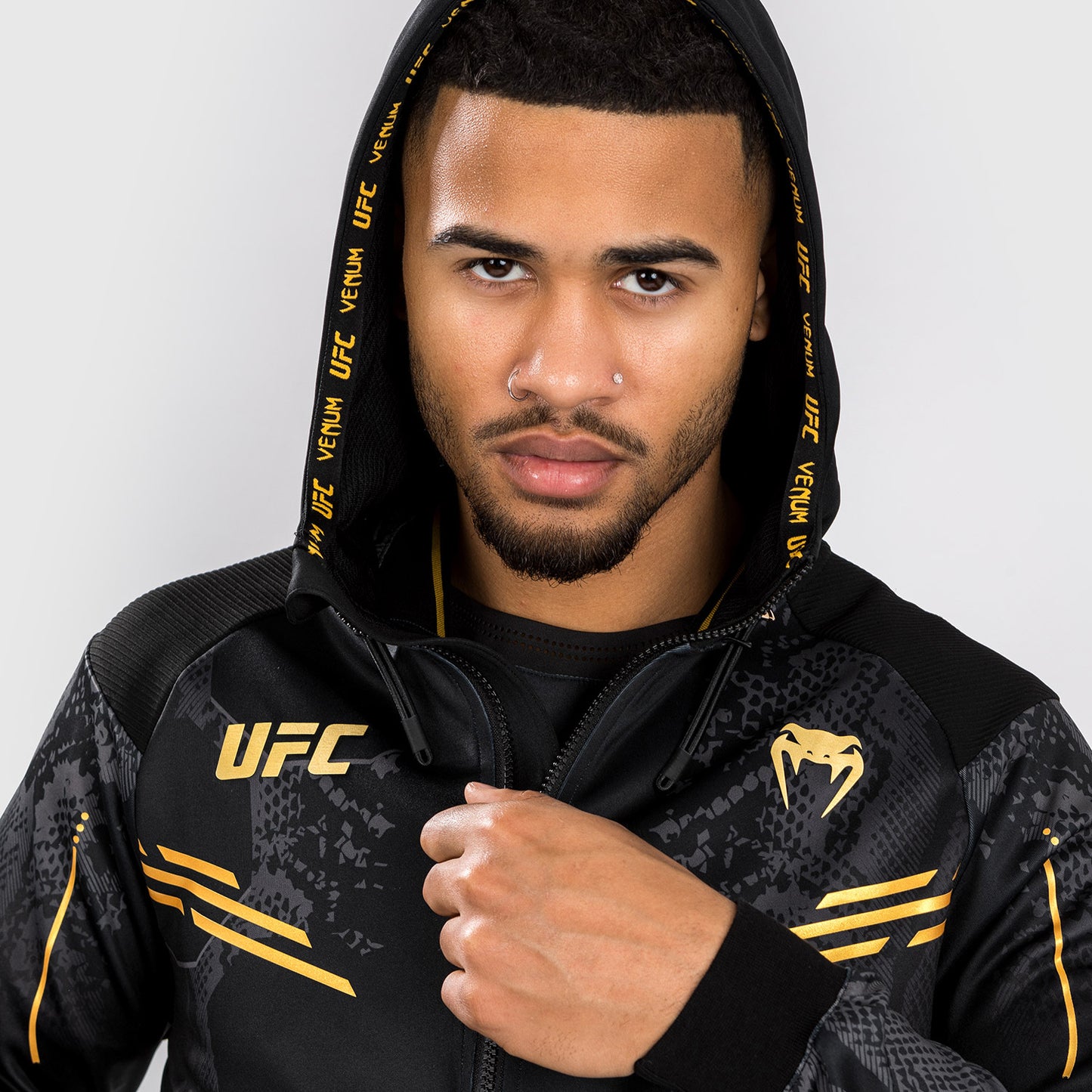 UFC Adrenaline by Venum Authentic Fight Night 男士款 走场连帽衫 – Champion