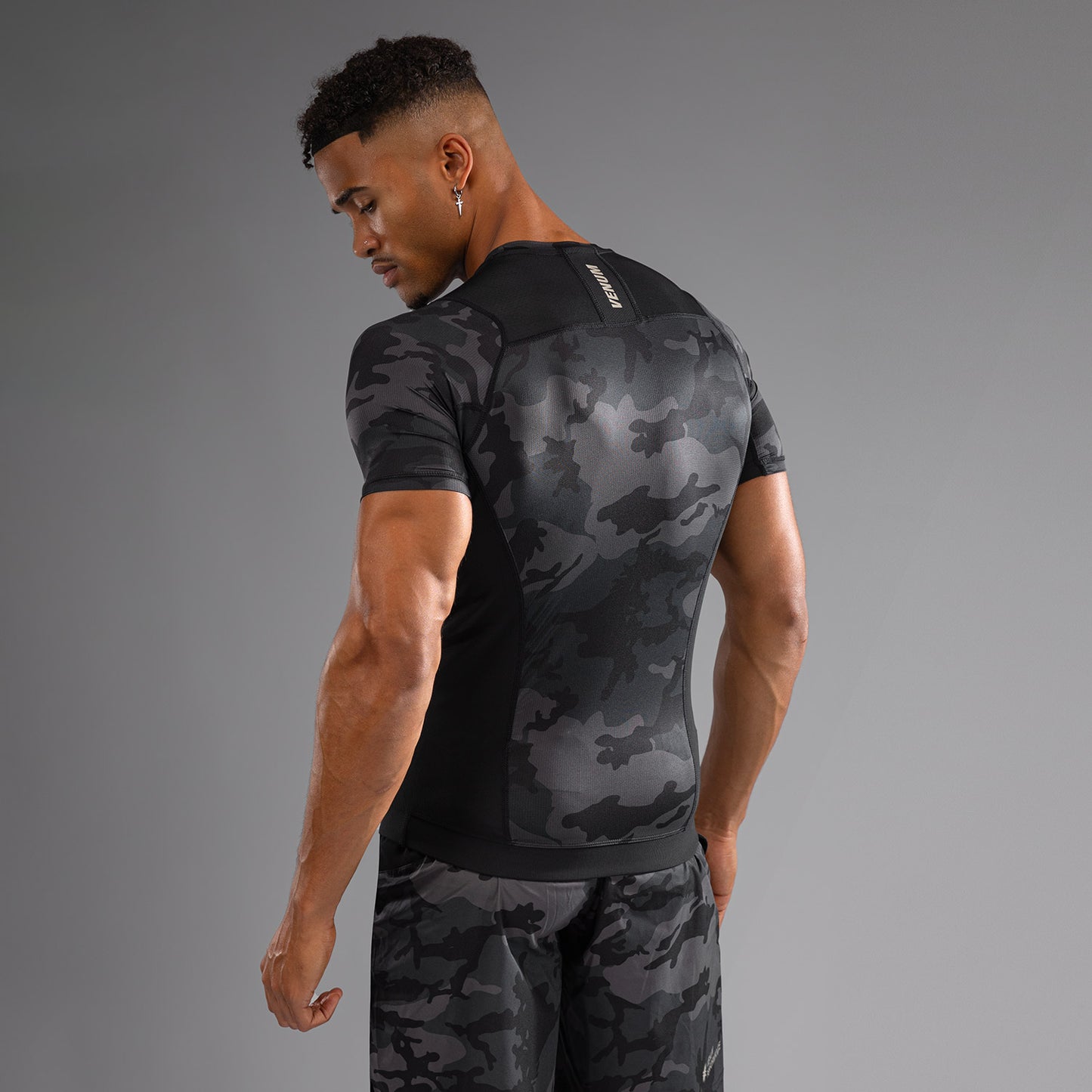 Venum G-Fit Air 男士短袖紧身防磨衣 – 数字城市迷彩