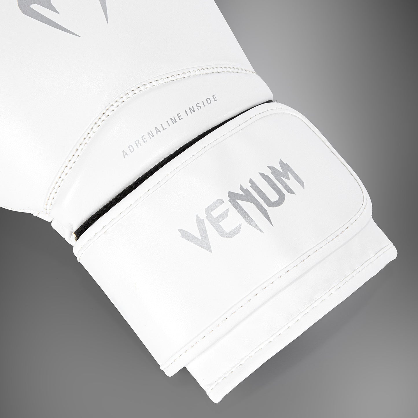 Venum Contender 1.5 儿童拳击手套 – 白色/银色
