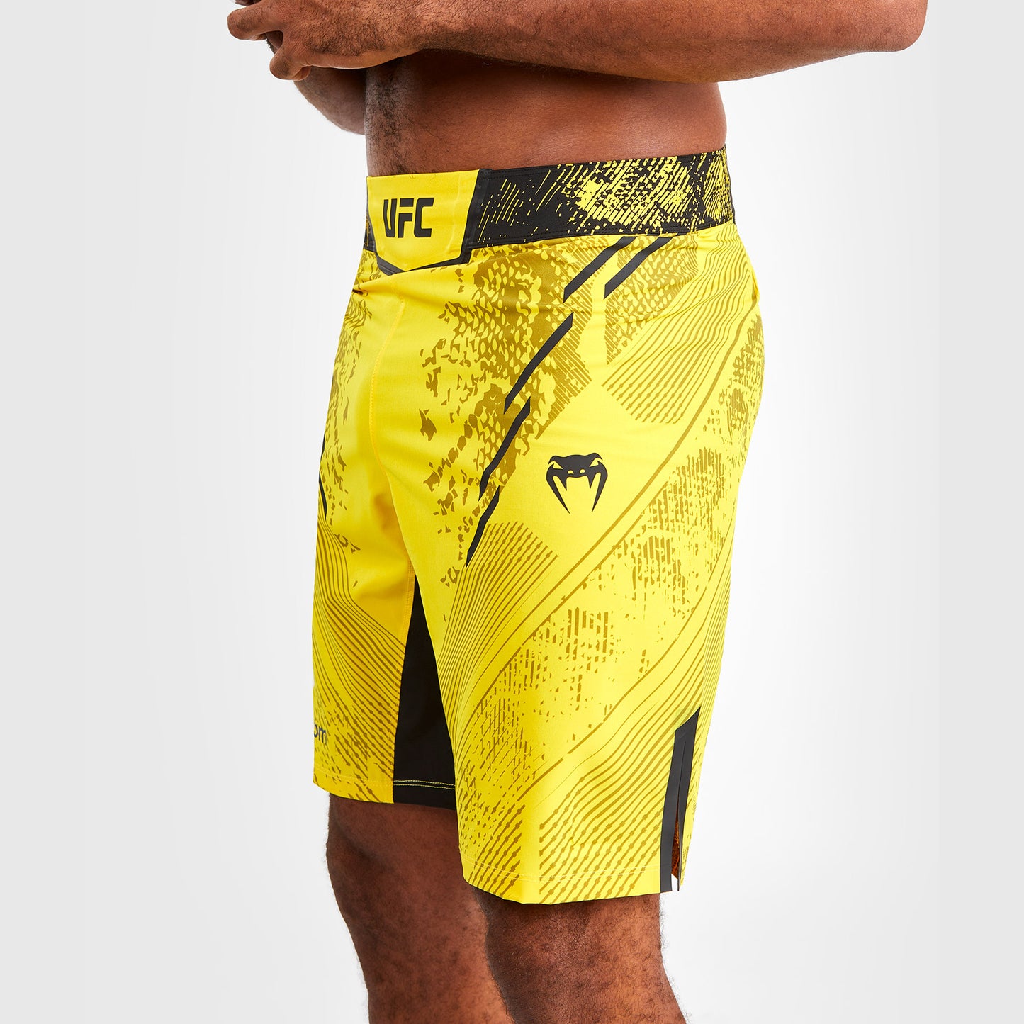 UFC Adrenaline by Venum Authentic Fight Night 男士格斗短裤 – 长款 – 黄色