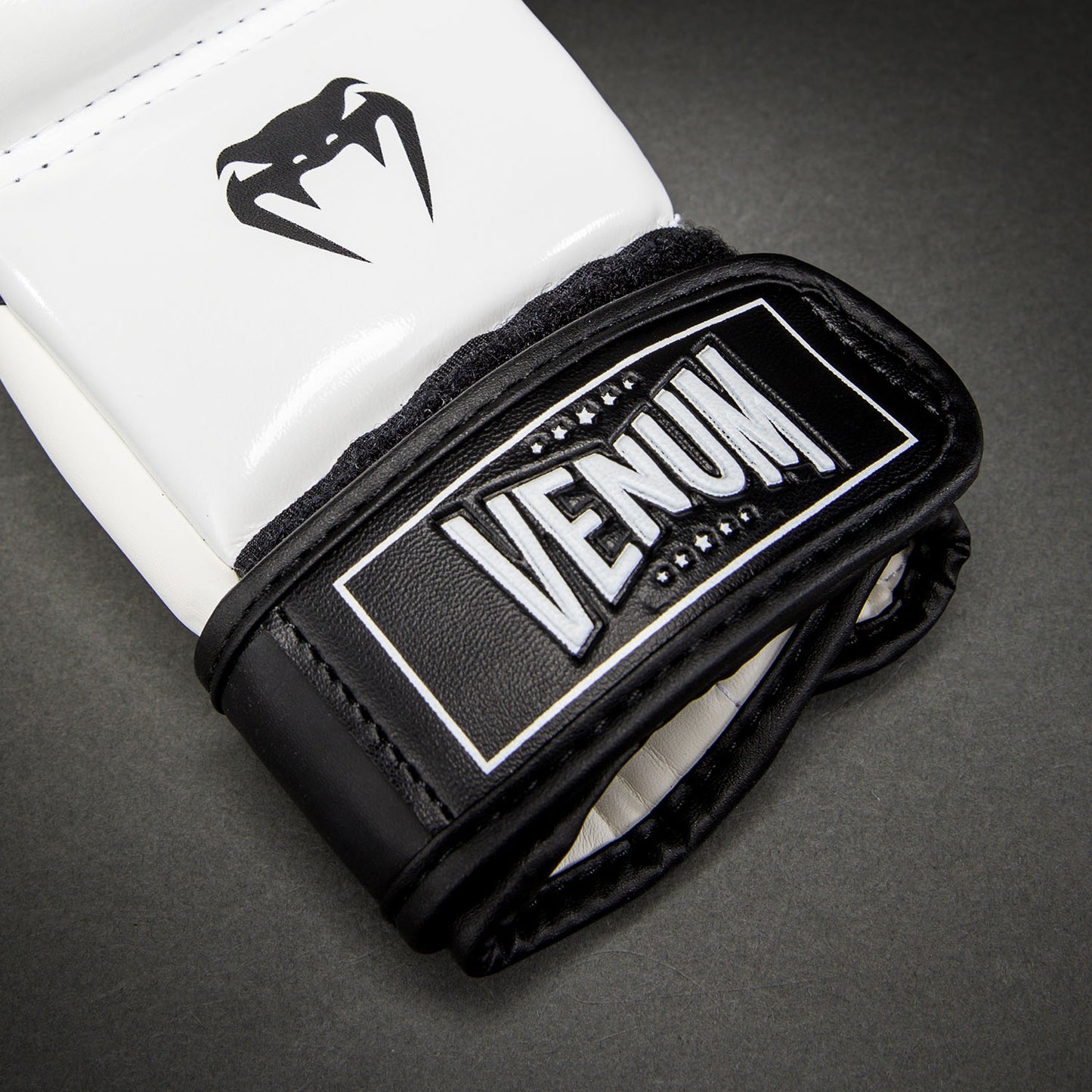 Venum Attack 2.0 实战手套 – 黑色/白色